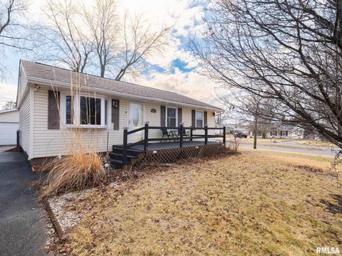 Homes For Sale - 2239 Linnhill Lane<br/> Tazewell County, Washington, IL 61571