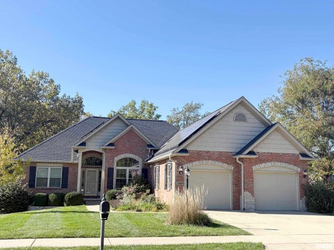 Homes For Sale - 5609 N Mooring Way<br/> Peoria, IL 61615