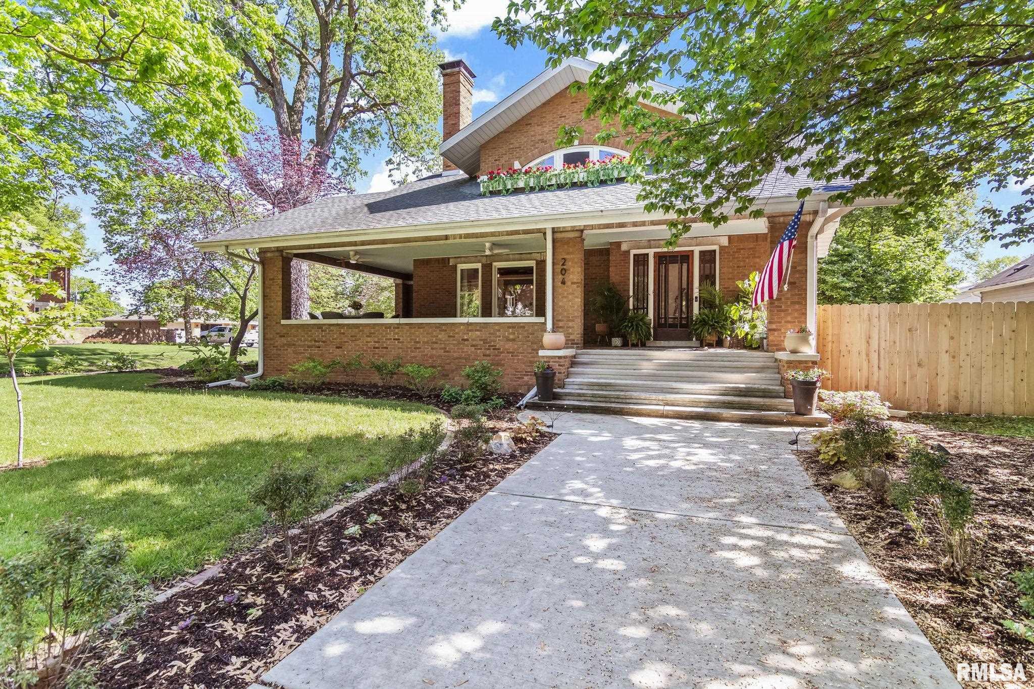 204 Tremont Street, Lincoln, Illinois image 1