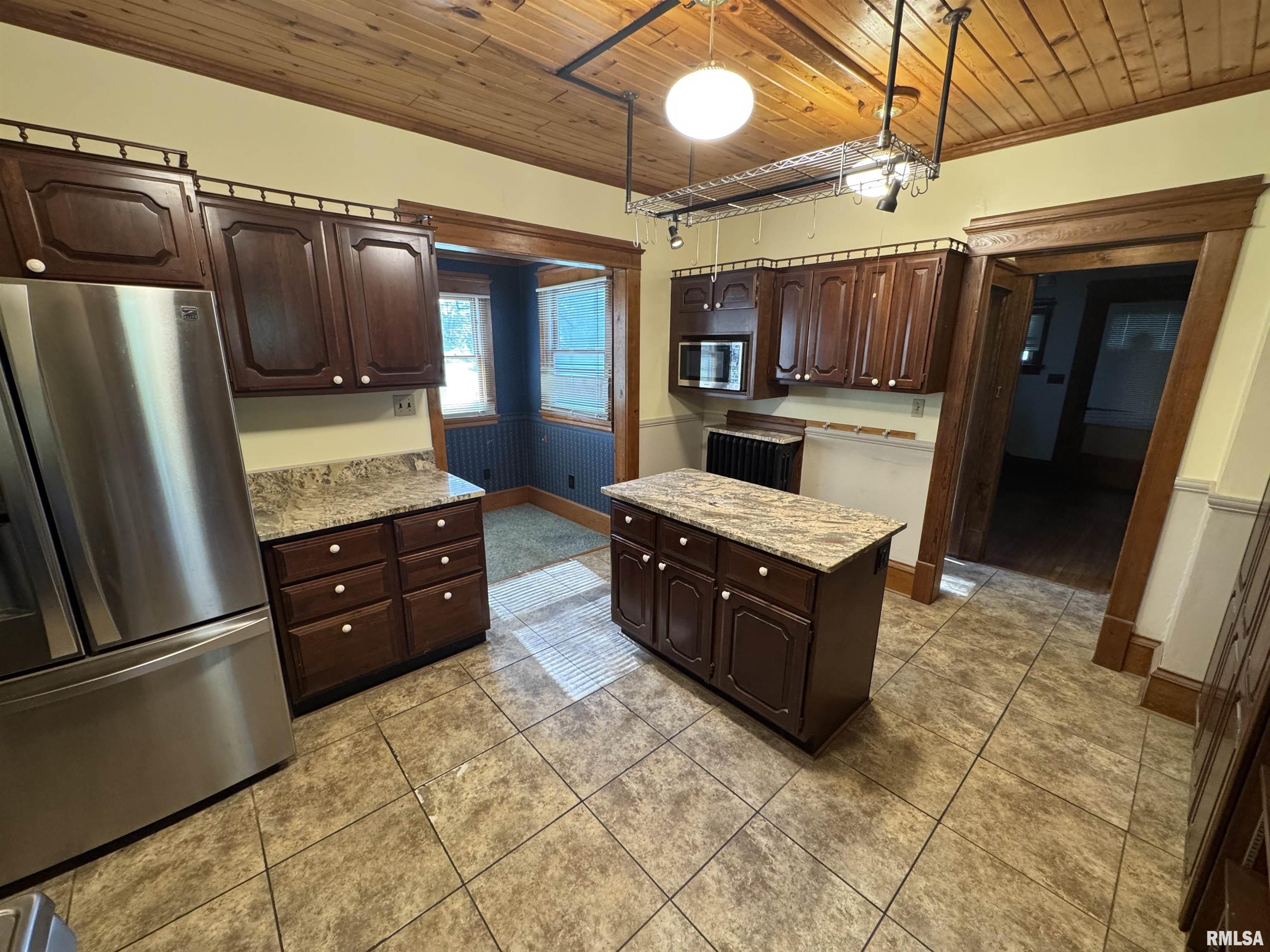 1403 45th Avenue, Rock Island, Illinois image 5