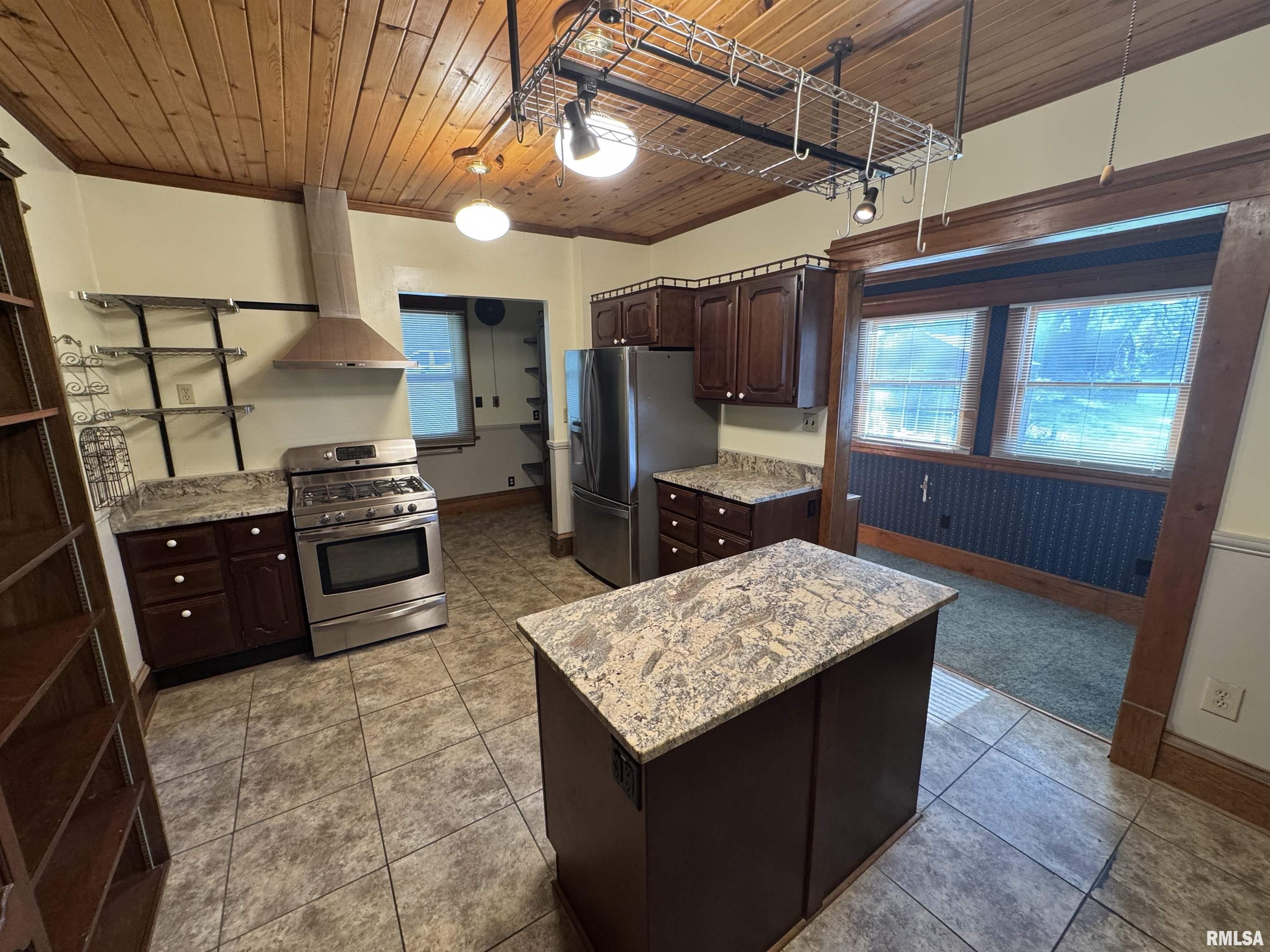 1403 45th Avenue, Rock Island, Illinois image 6