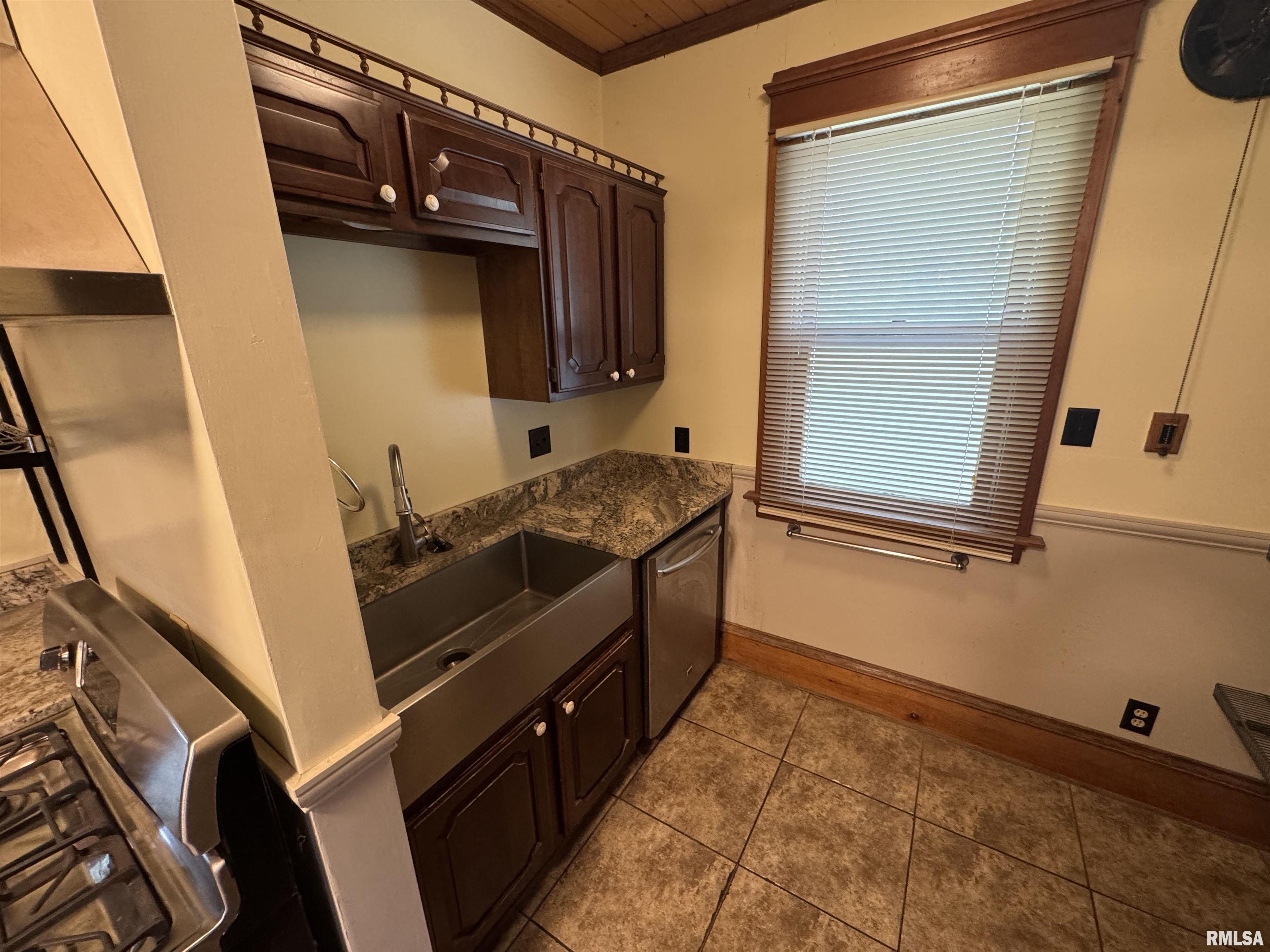 1403 45th Avenue, Rock Island, Illinois image 7