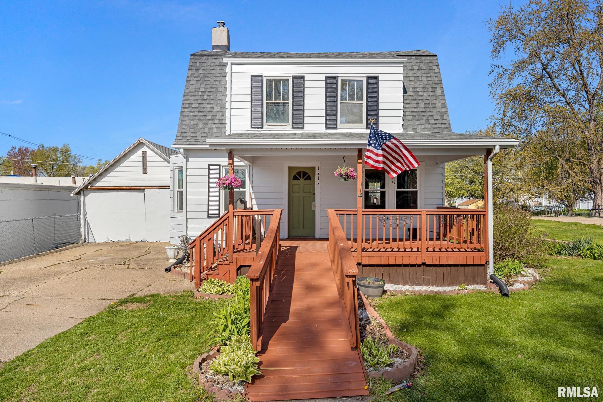 1213 S 9th Street, Pekin, Illinois image 1