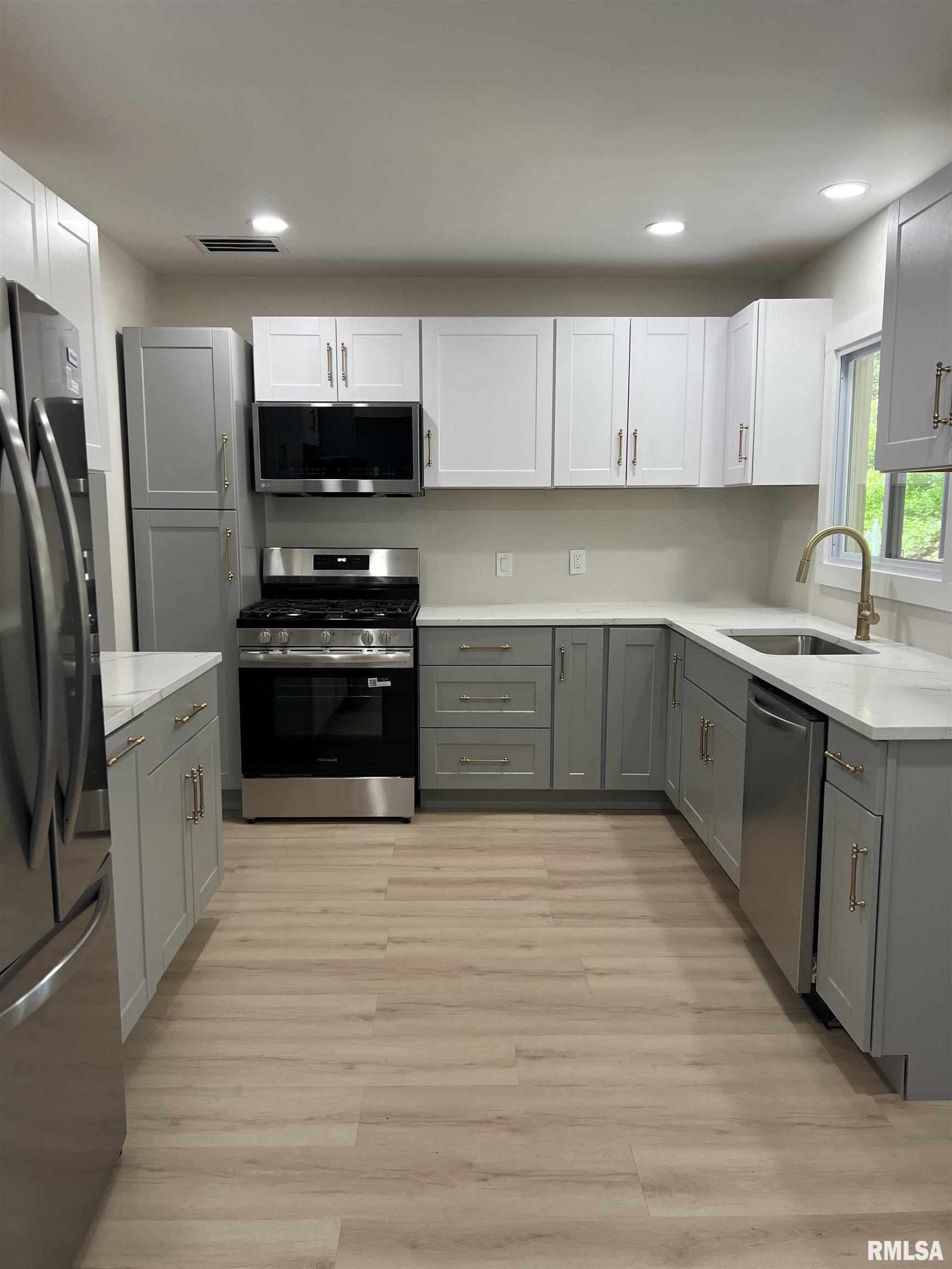 934 Mississippi Boulevard, Bettendorf, Iowa image 6