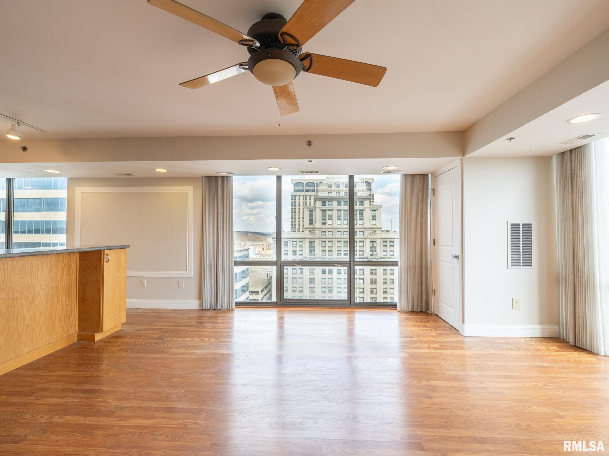 125 SW Jefferson Street #W16NE, Peoria, Illinois image 18