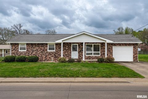 Photo of 1009 W BOULEVARD Street, Marion, IL 62959 (MLS # PA1265444)