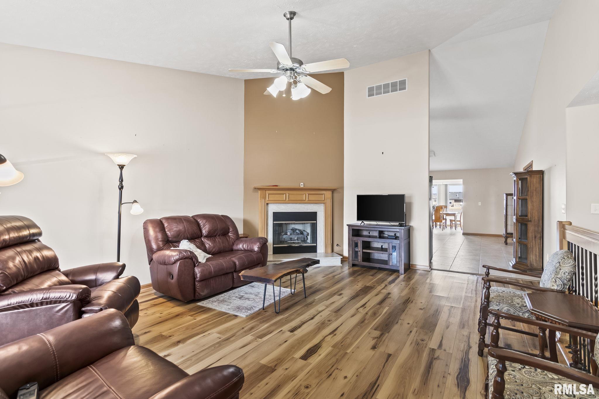 4406 Castle Pines Drive, Springfield, Illinois image 5