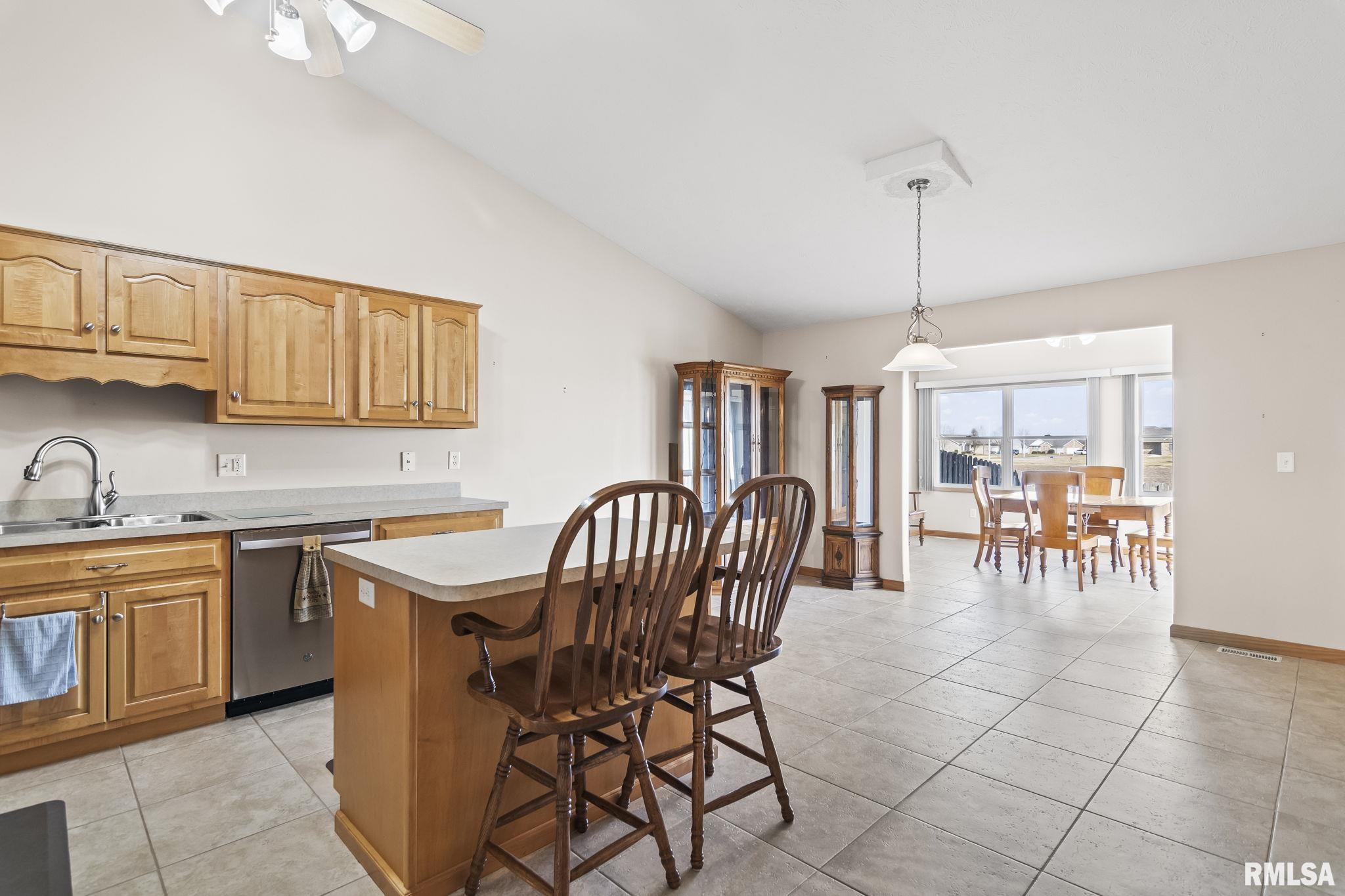 4406 Castle Pines Drive, Springfield, Illinois image 12