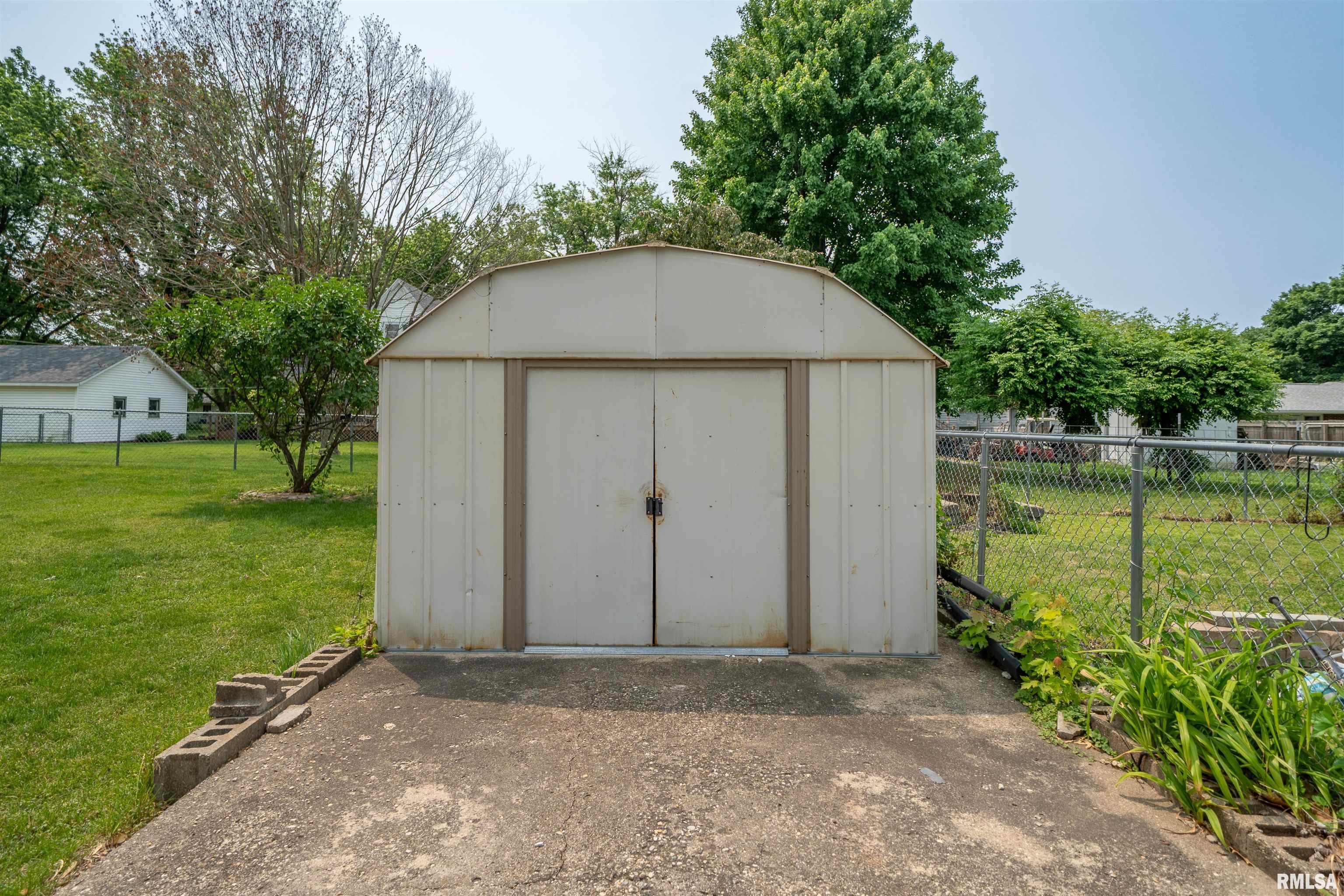 602 W Adams Street, Abingdon, Illinois image 30