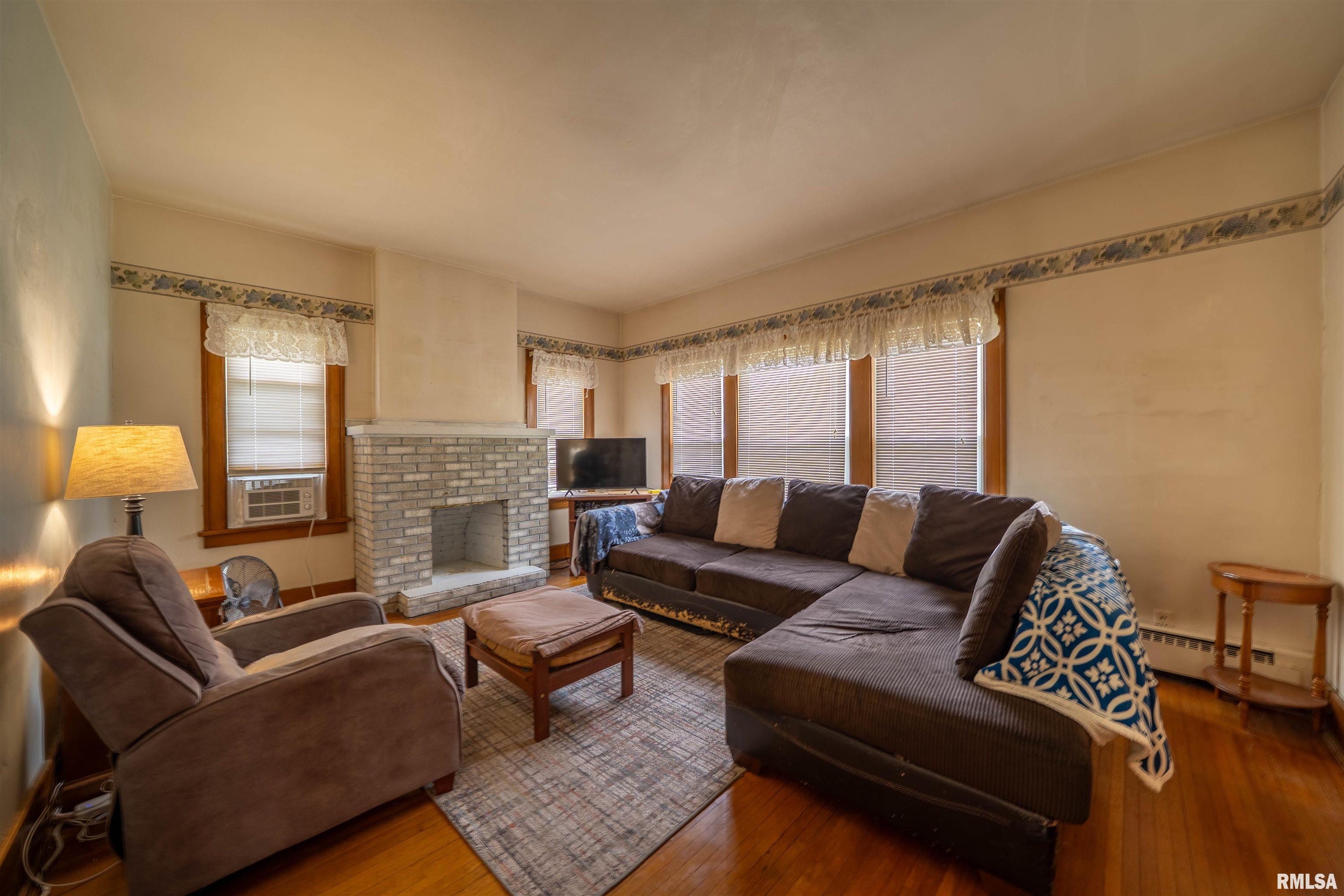 602 W Adams Street, Abingdon, Illinois image 9
