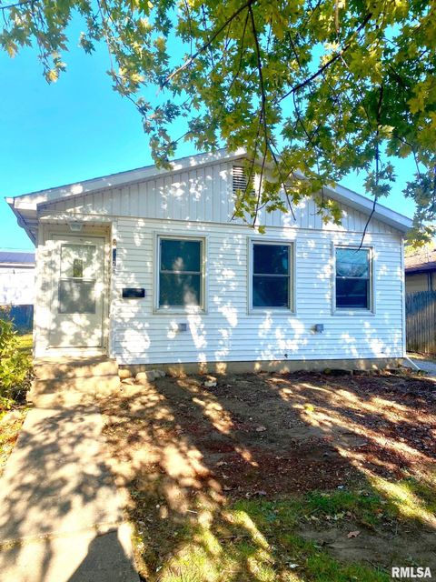 Homes For Sale - 502 Williamette Avenue<br/> Logan County, Lincoln, IL 62656