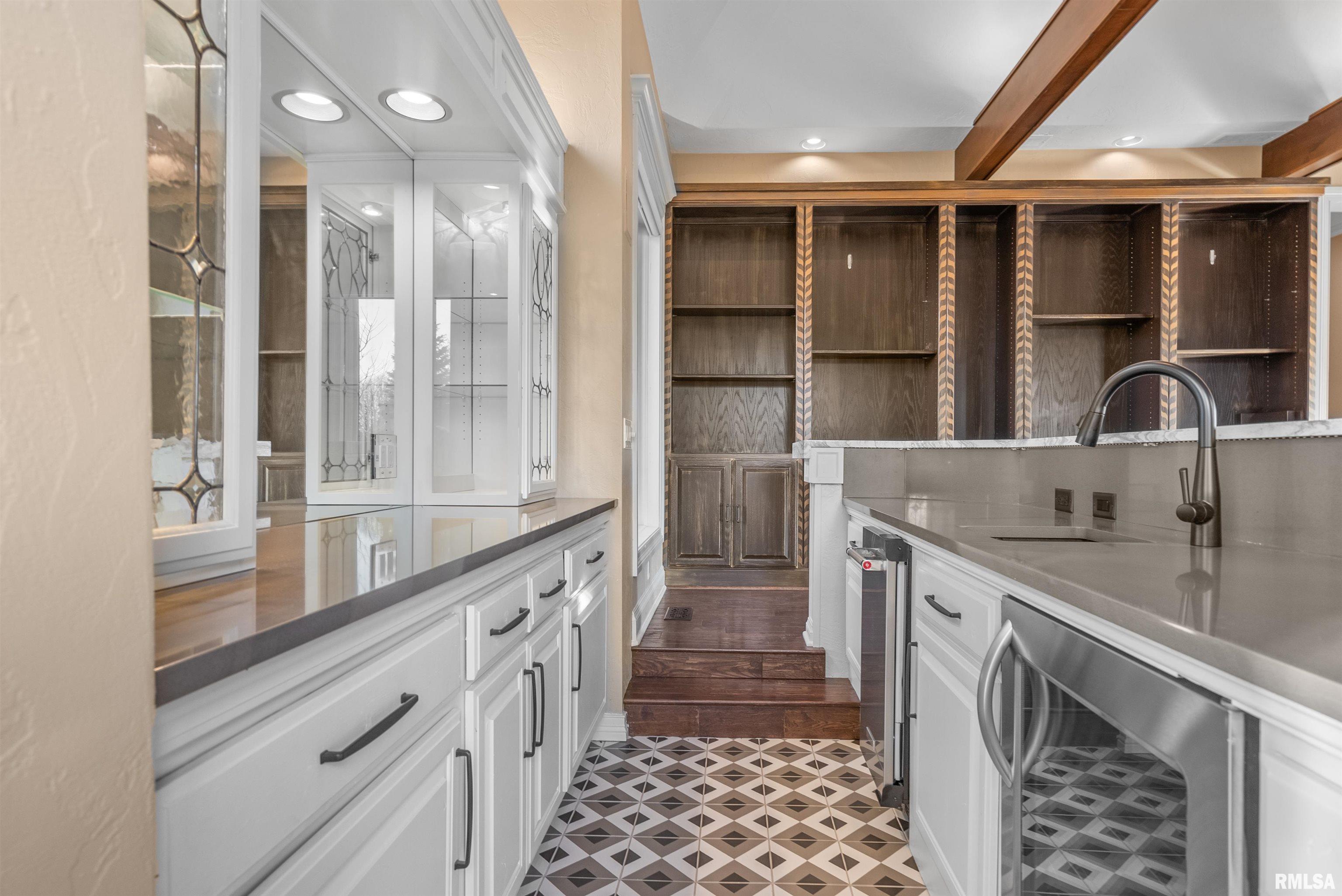 6202 Crow Valley Drive, Bettendorf, Iowa image 32