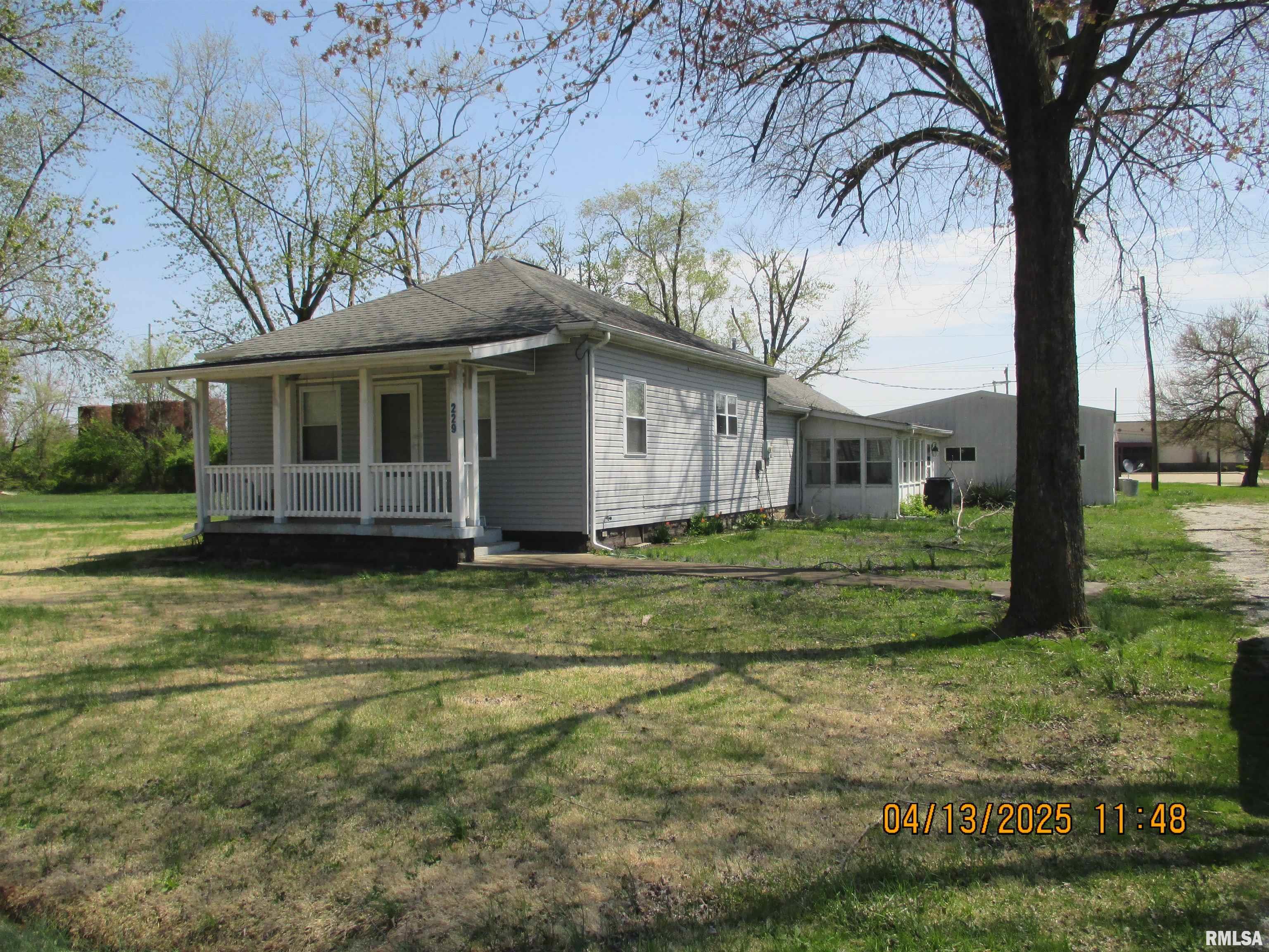 229 S James Street, Centralia, Illinois image 1