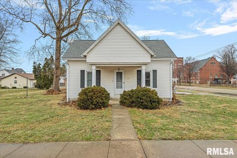 Homes For Sale - 152 E Van Buren Street<br/> Sangamon County, Greenview, IL 62642