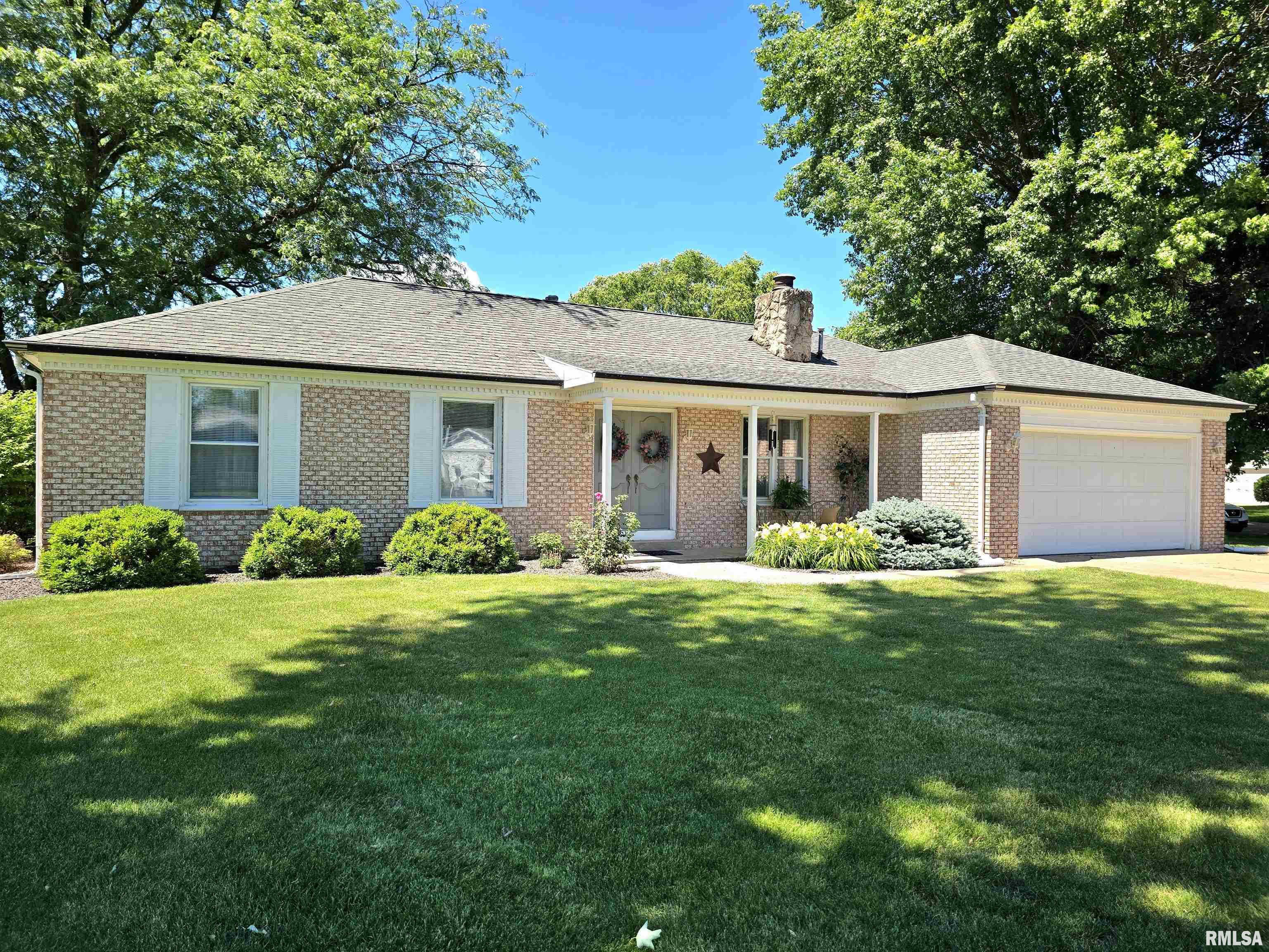 Photo 1 of 28 — 147 WESTVIEW Drive, Knoxville, IL 61448