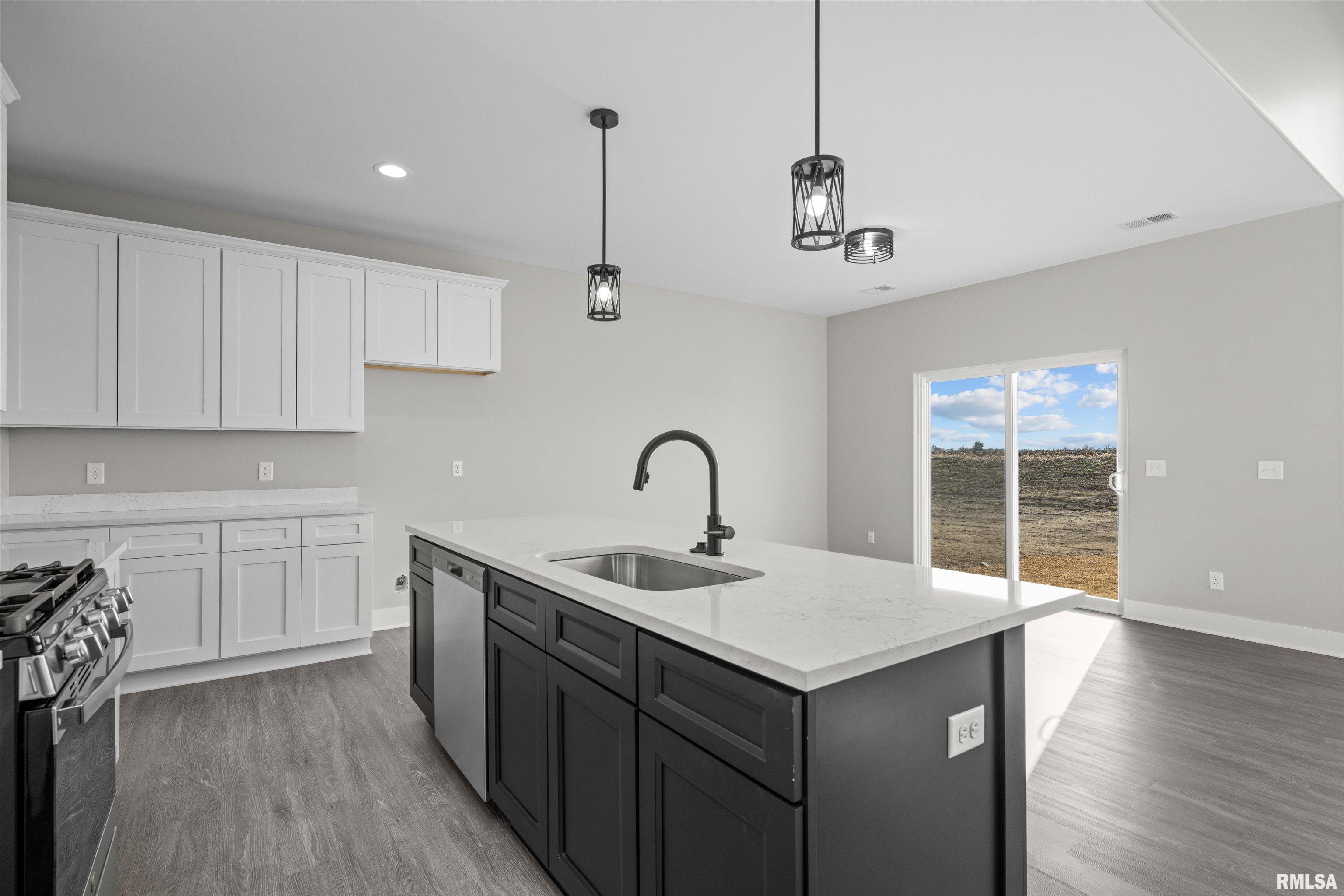7150 Grove Crossing, Bettendorf, Iowa image 8