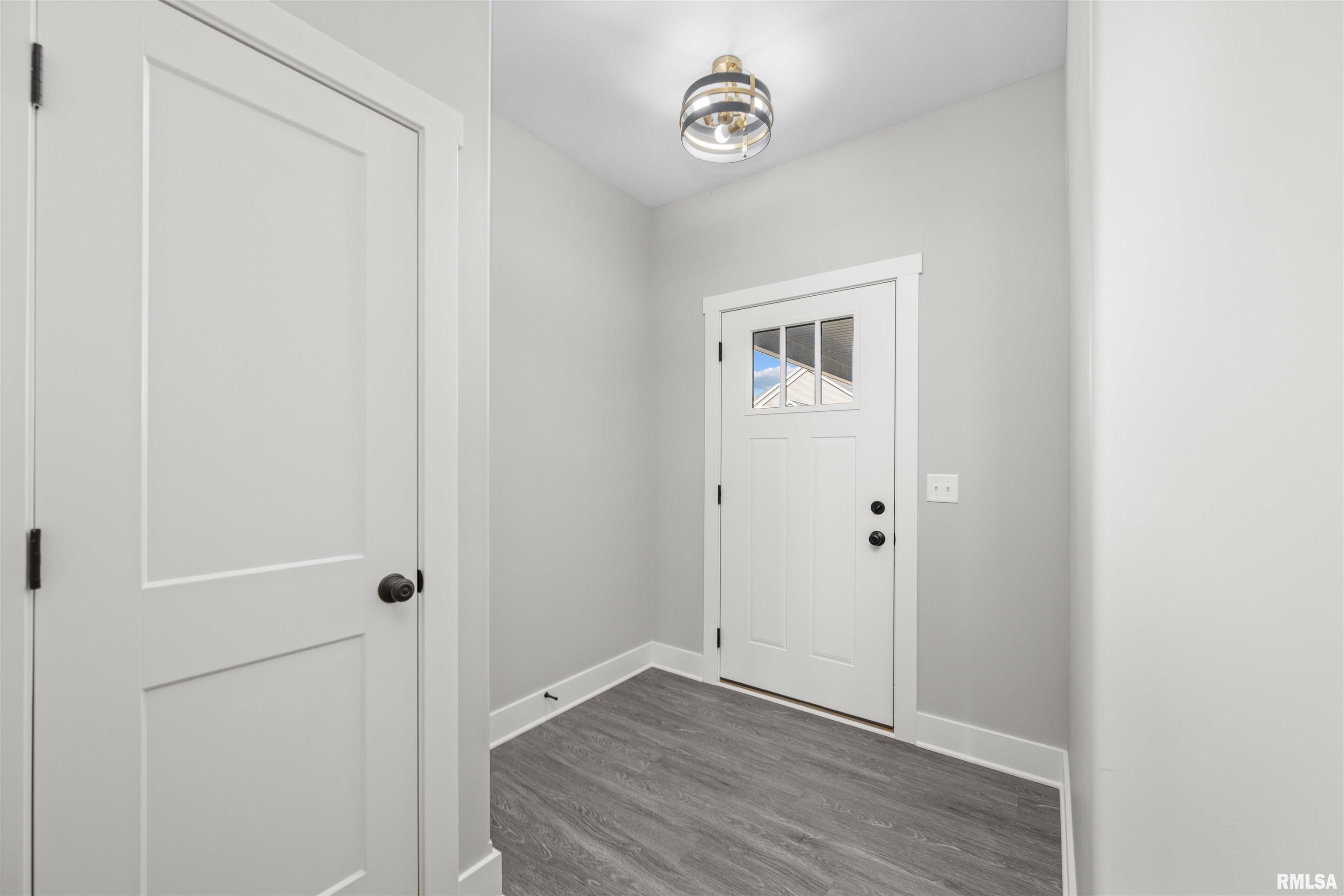 7150 Grove Crossing, Bettendorf, Iowa image 2