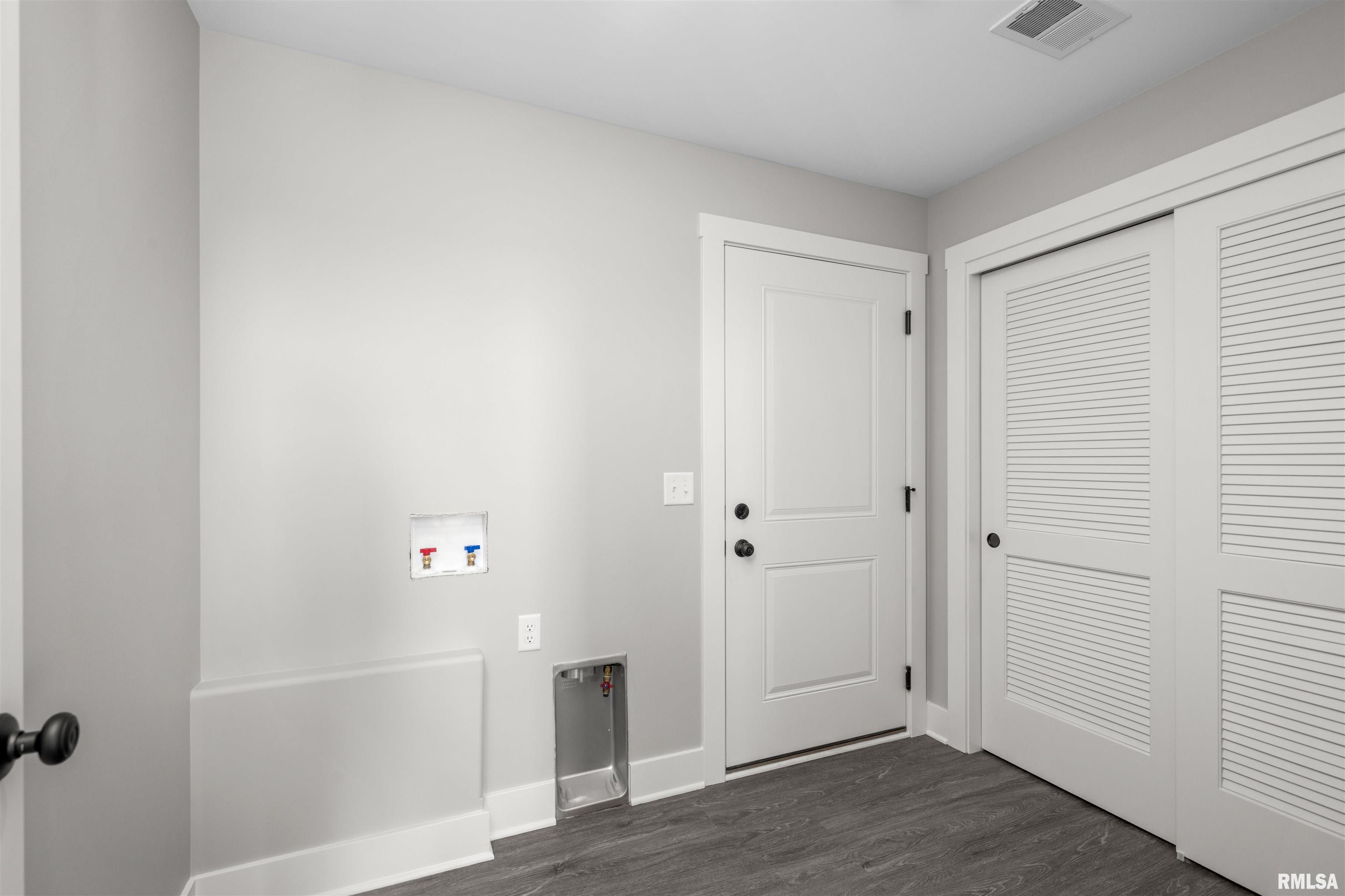 7150 Grove Crossing, Bettendorf, Iowa image 7