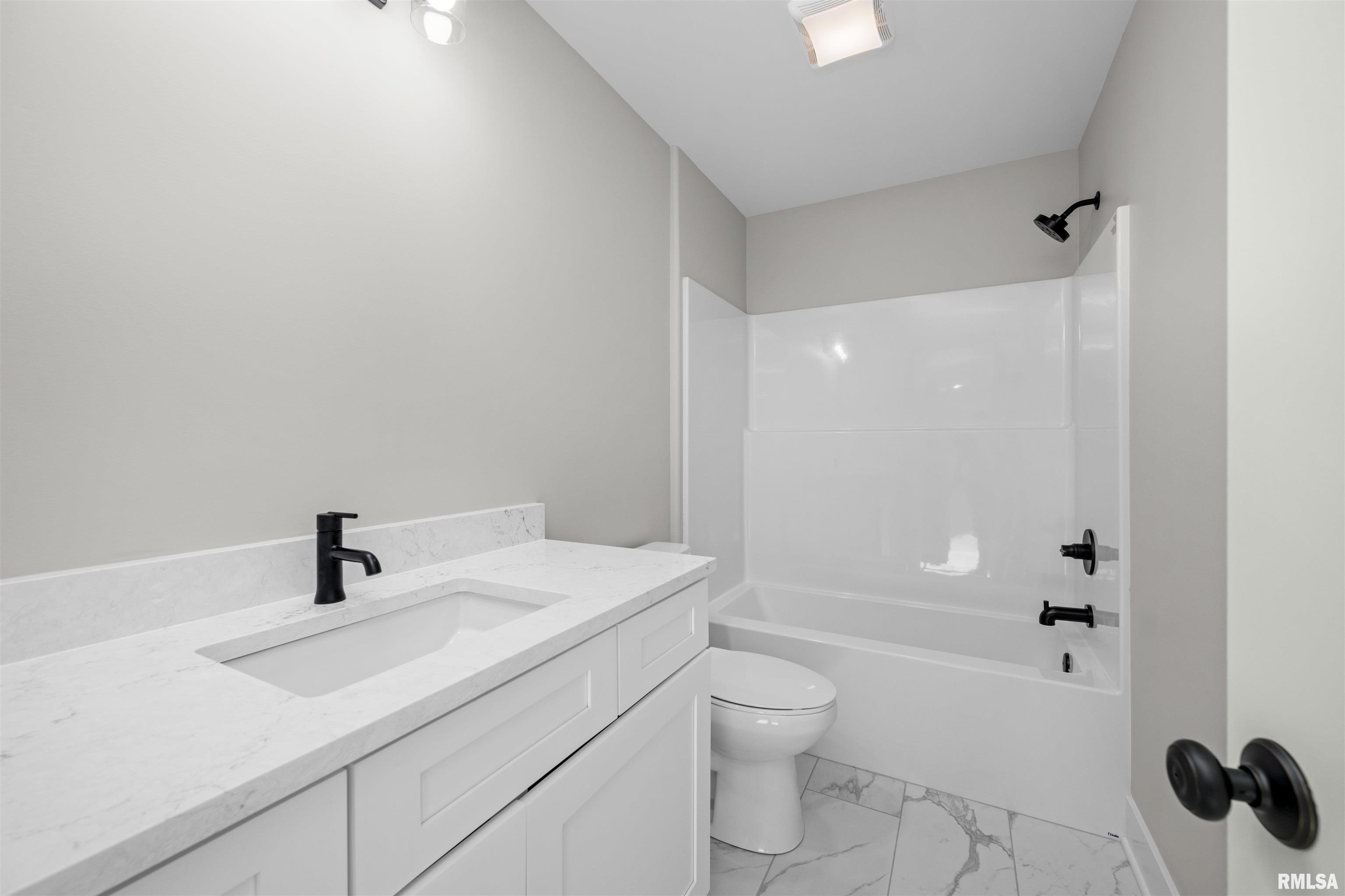 7150 Grove Crossing, Bettendorf, Iowa image 24