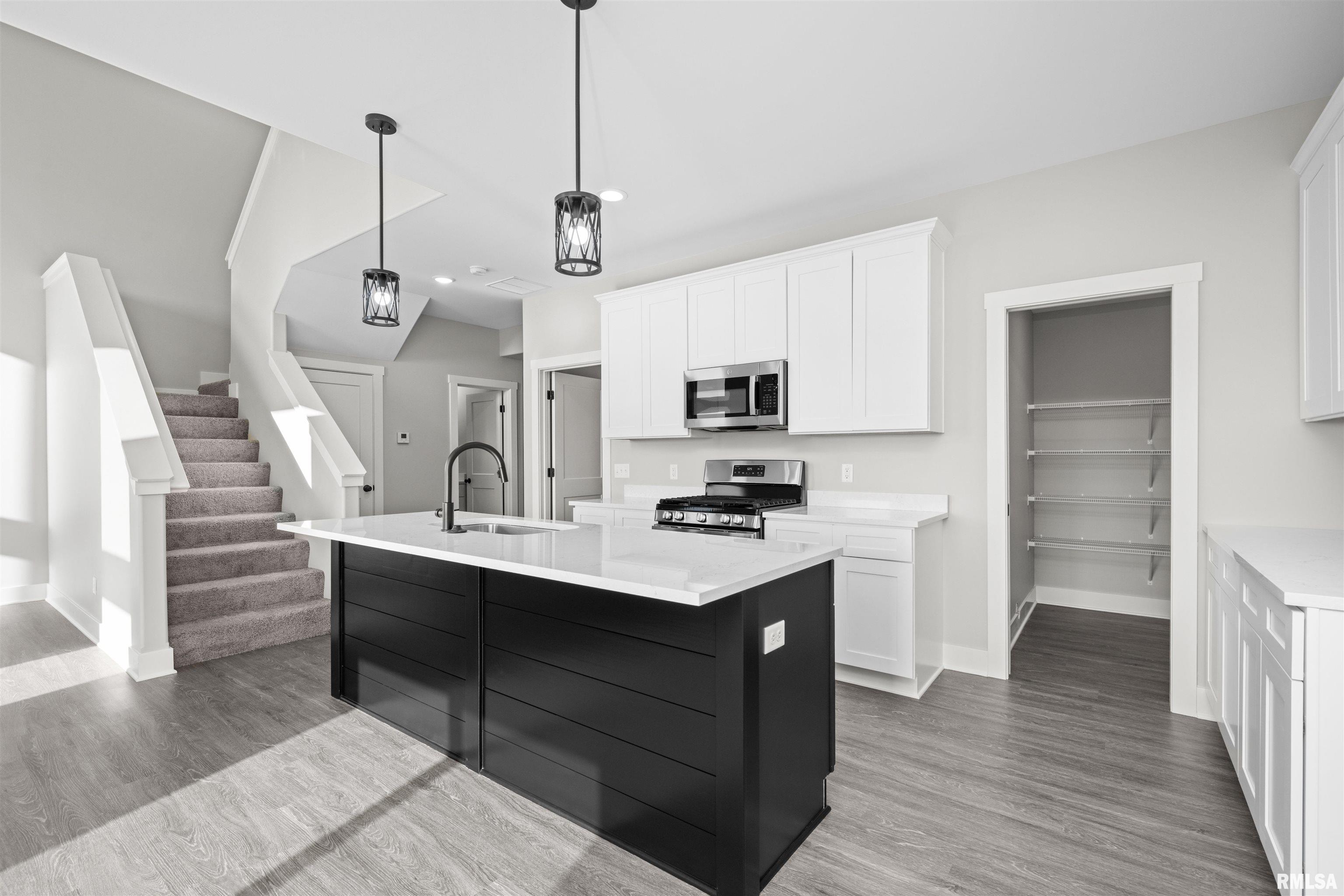 7150 Grove Crossing, Bettendorf, Iowa image 10