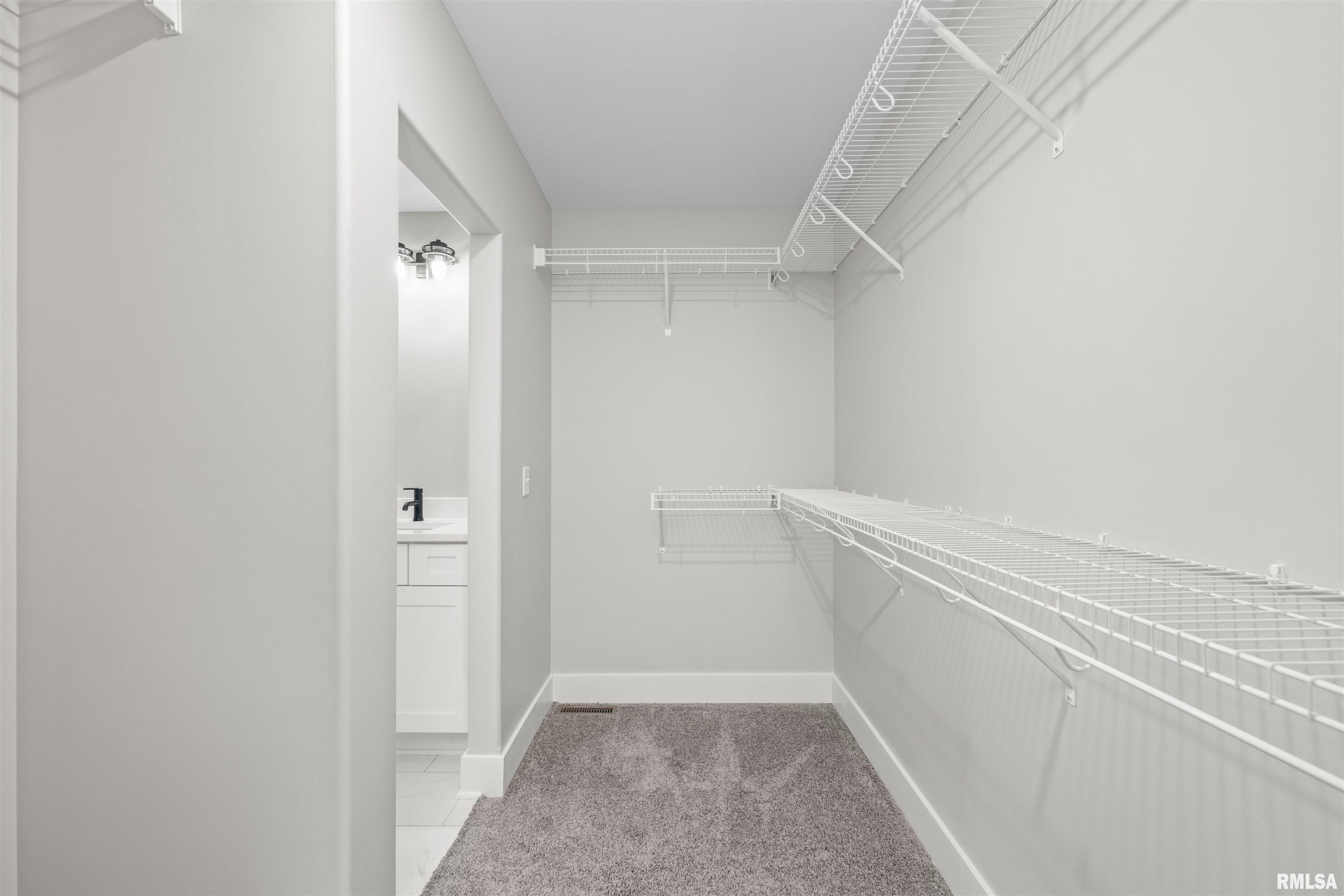 7150 Grove Crossing, Bettendorf, Iowa image 32
