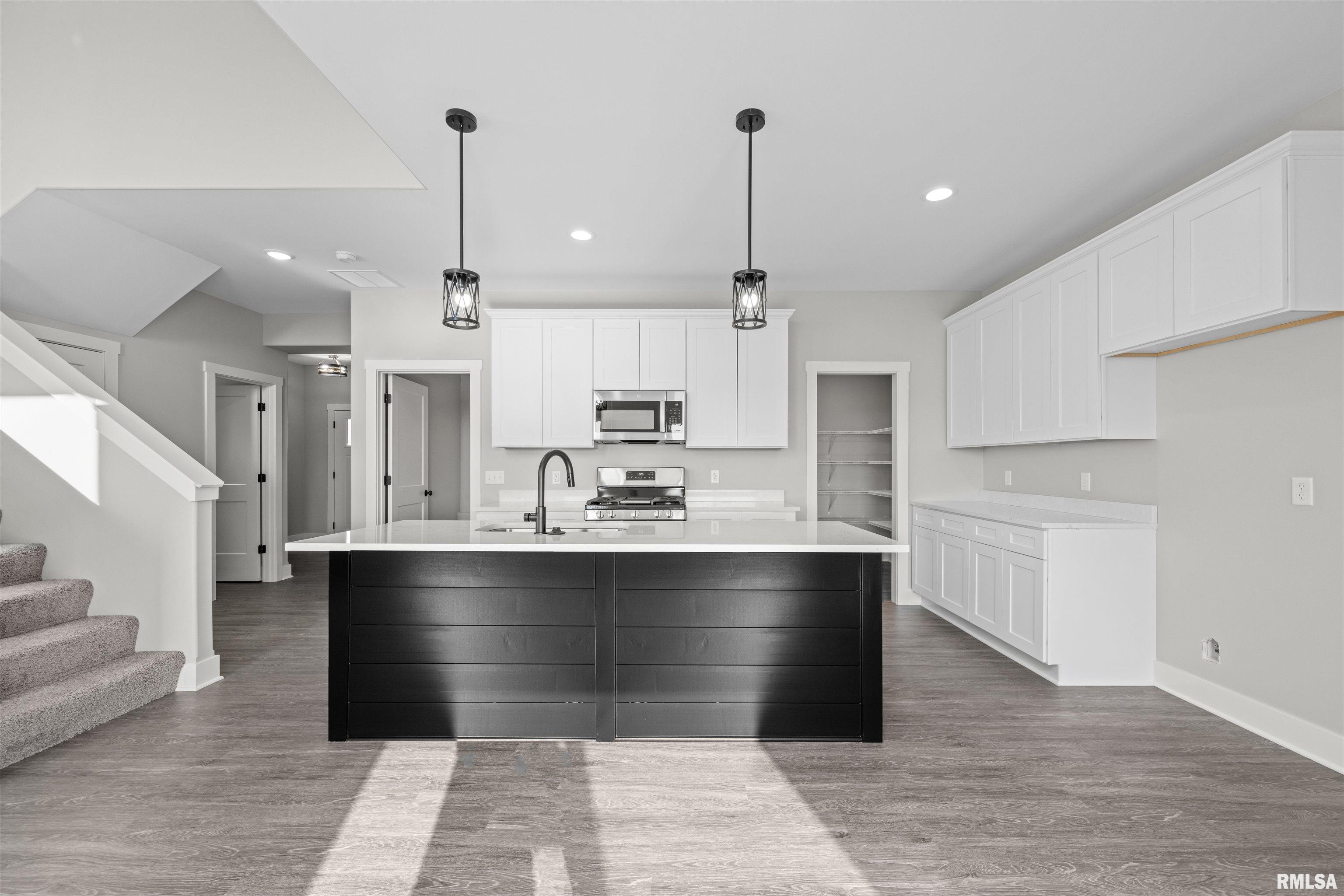 7150 Grove Crossing, Bettendorf, Iowa image 9