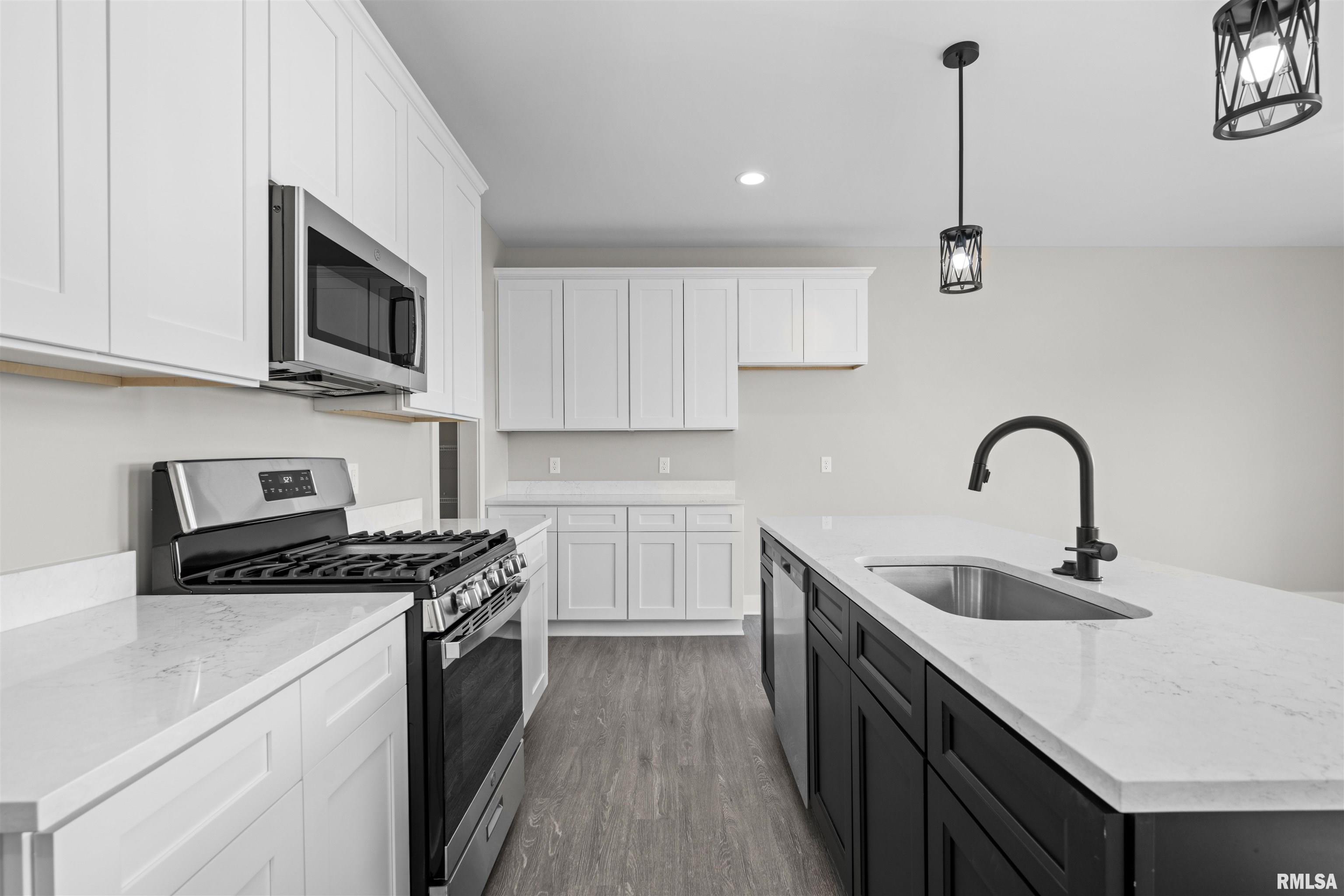 7150 Grove Crossing, Bettendorf, Iowa image 13