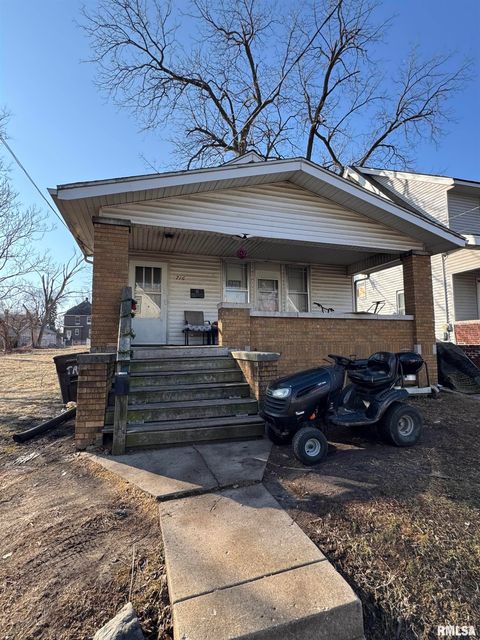 Homes For Sale - 716 E Kansas Street<br/> Peoria, IL 61603