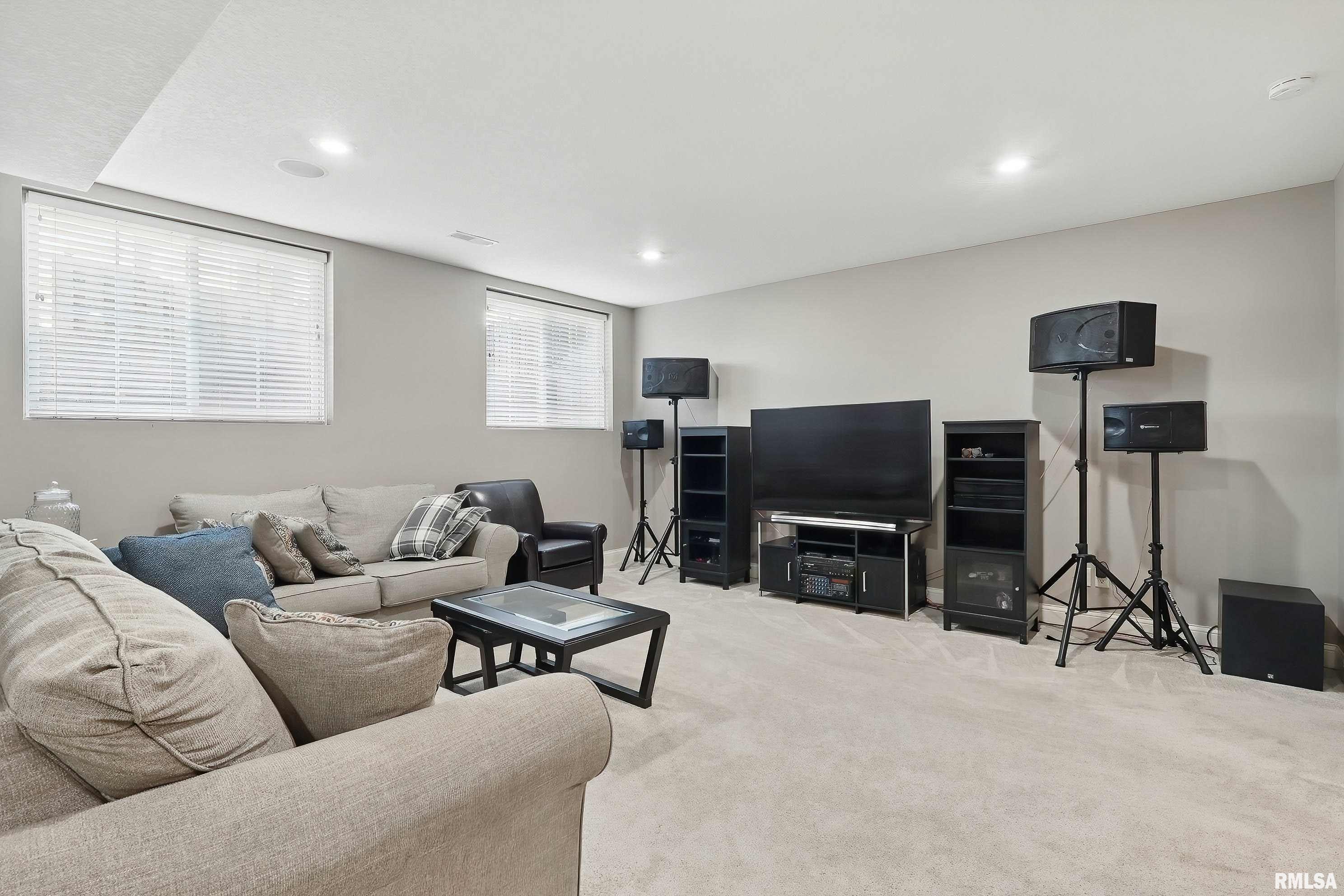 3077 Marynoel Avenue, Bettendorf, Iowa image 26