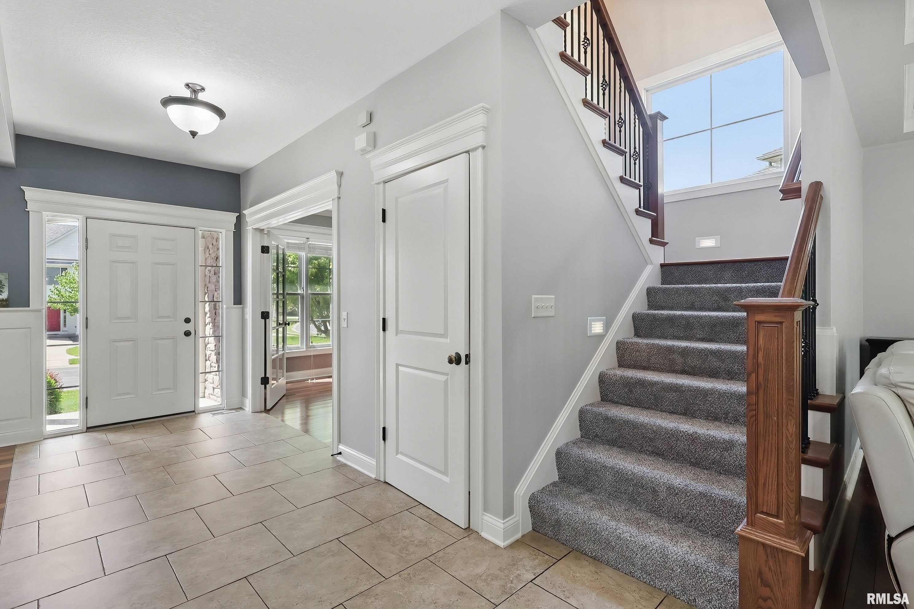 3077 Marynoel Avenue, Bettendorf, Iowa image 3