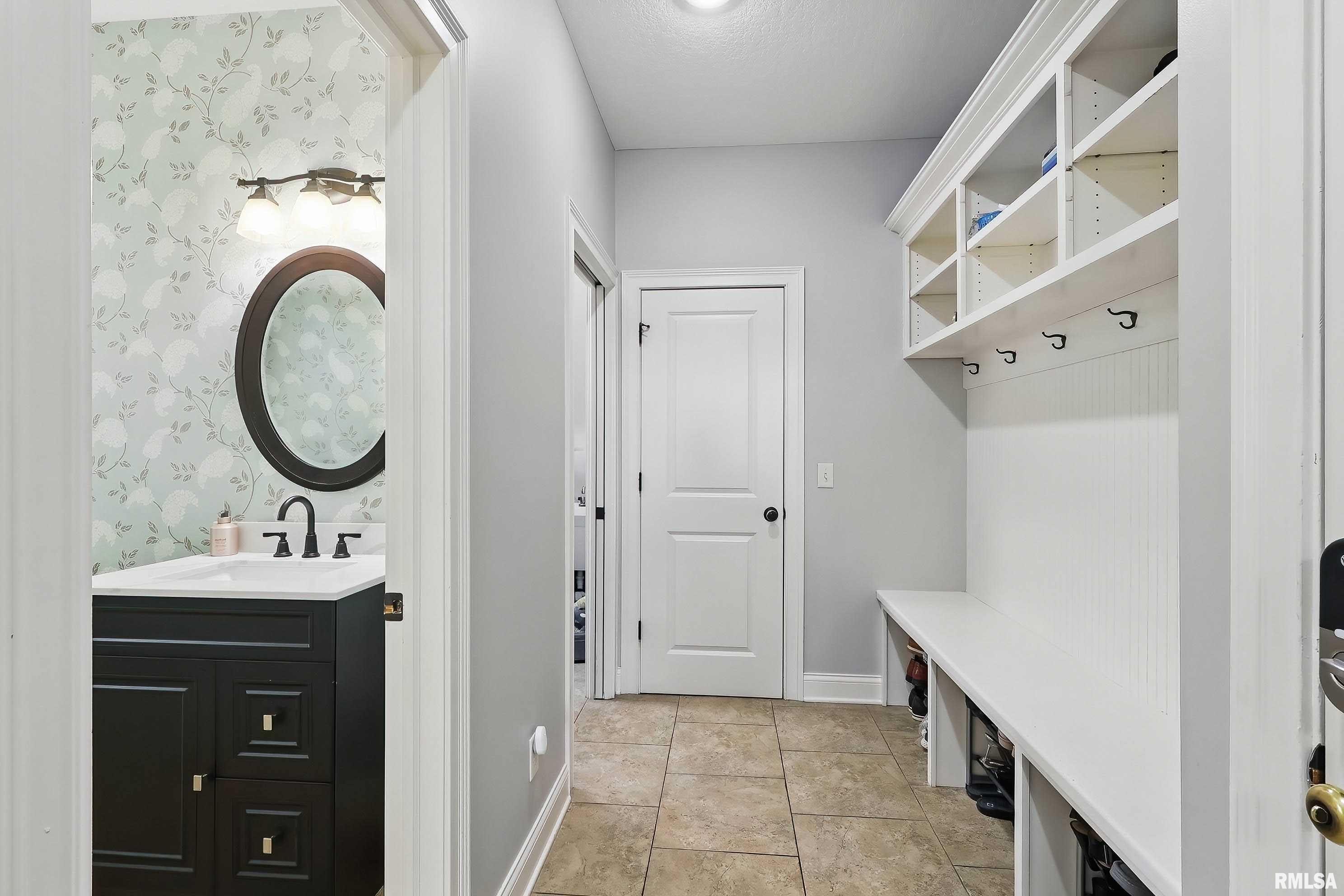 3077 Marynoel Avenue, Bettendorf, Iowa image 13