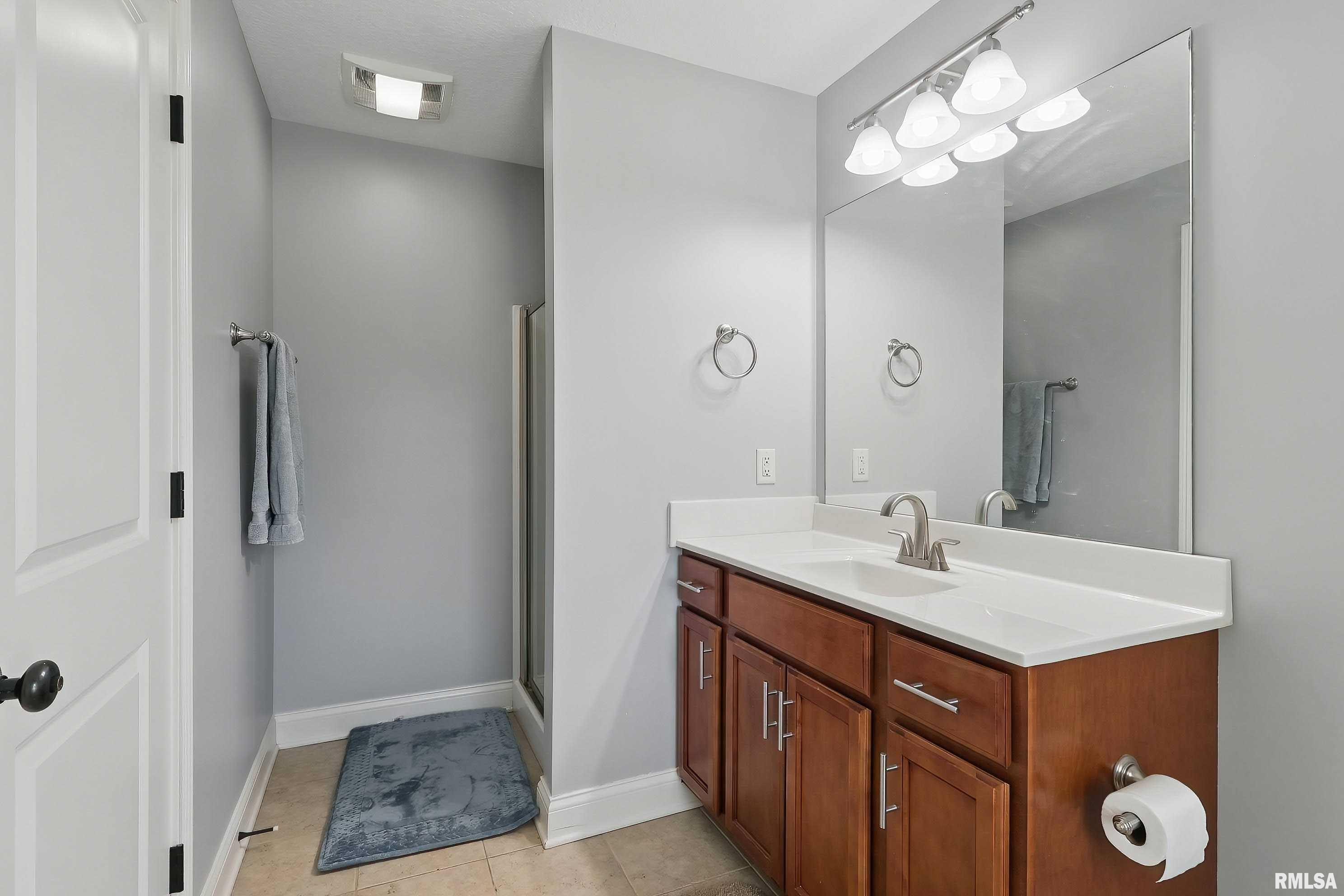 3077 Marynoel Avenue, Bettendorf, Iowa image 22