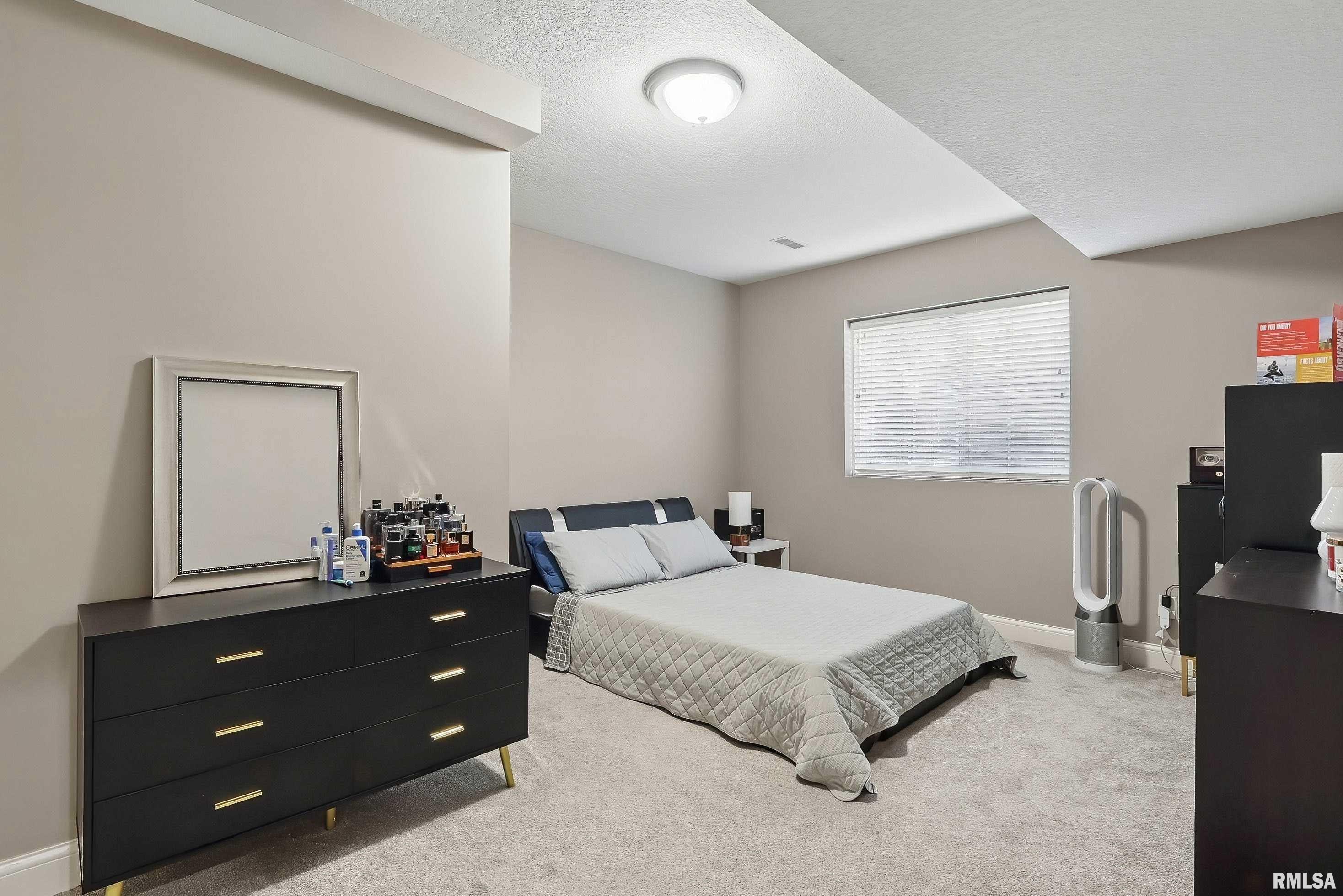 3077 Marynoel Avenue, Bettendorf, Iowa image 30