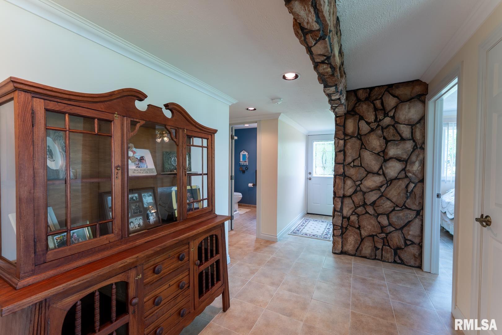 12687 N Shoreland Drive, Marion, Illinois image 48
