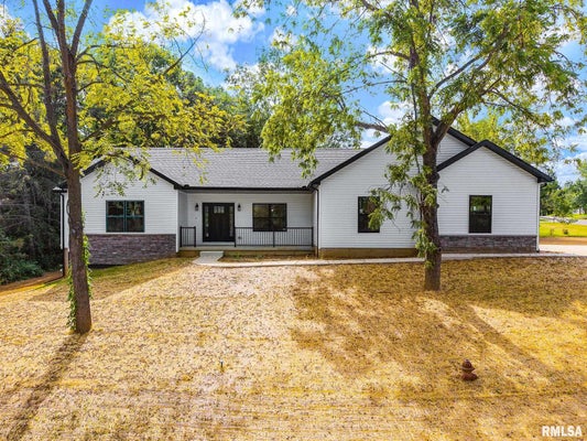 2 LONDON CT, MACKINAW, IL 61755 - Image a734c53608604aecbca343d72ae3a7d7/1985444326