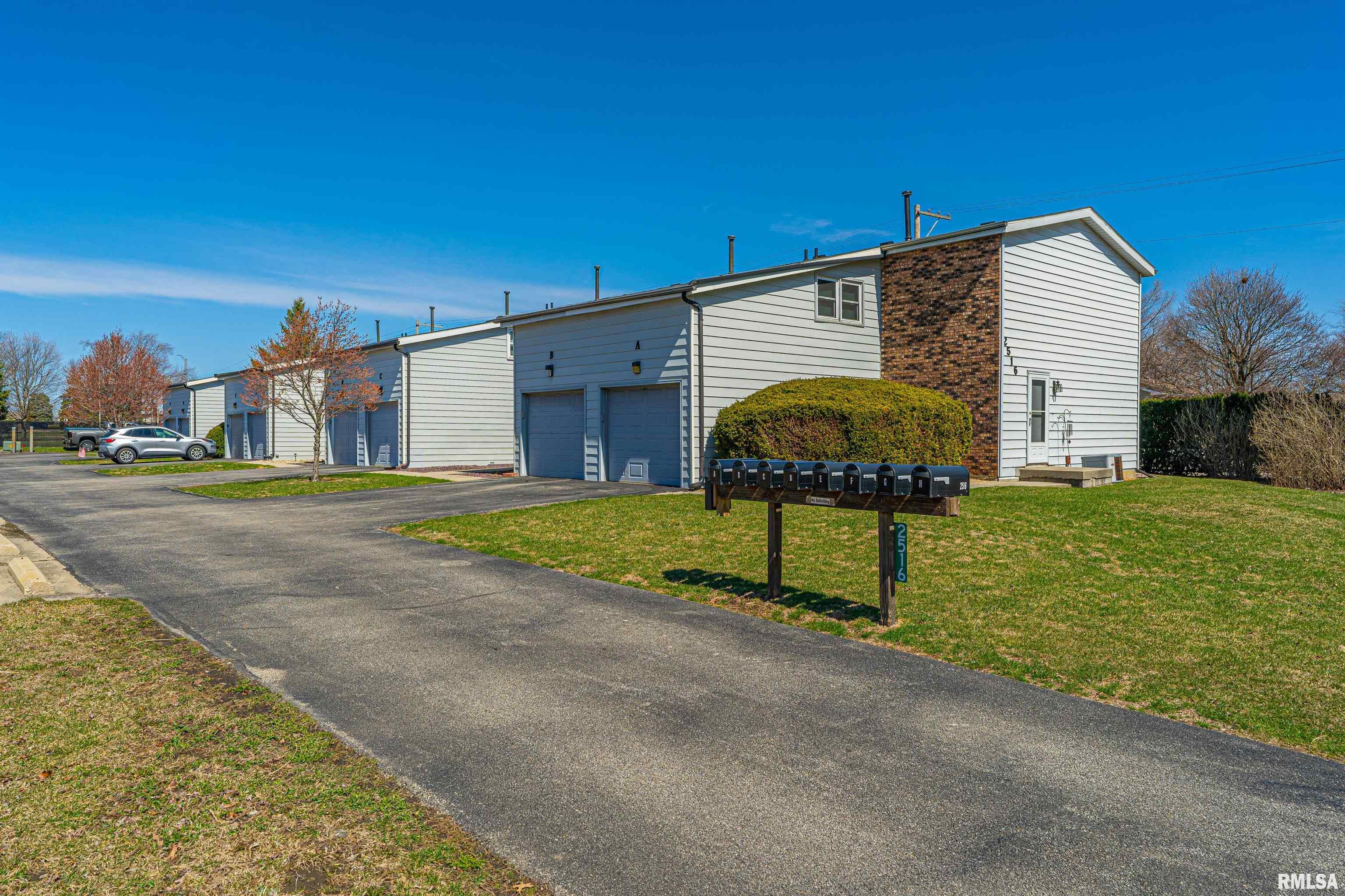 2516 E Washington Street #F, Bloomington, Illinois image 2