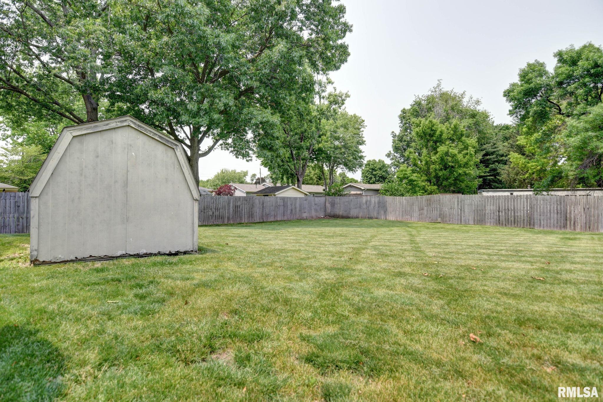 1315 W Park Avenue, Taylorville, Illinois image 14