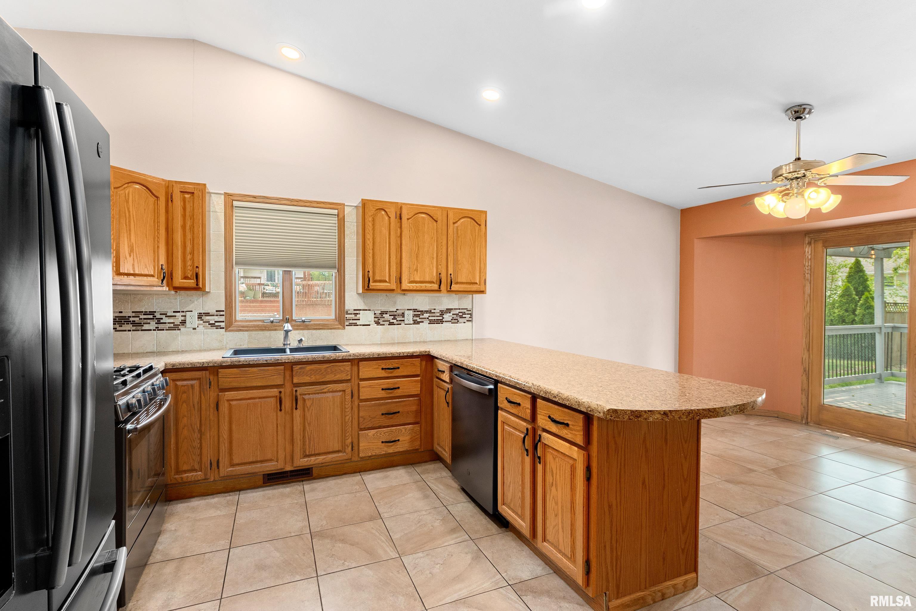 2106 Marigold Drive, Pekin, Illinois image 12