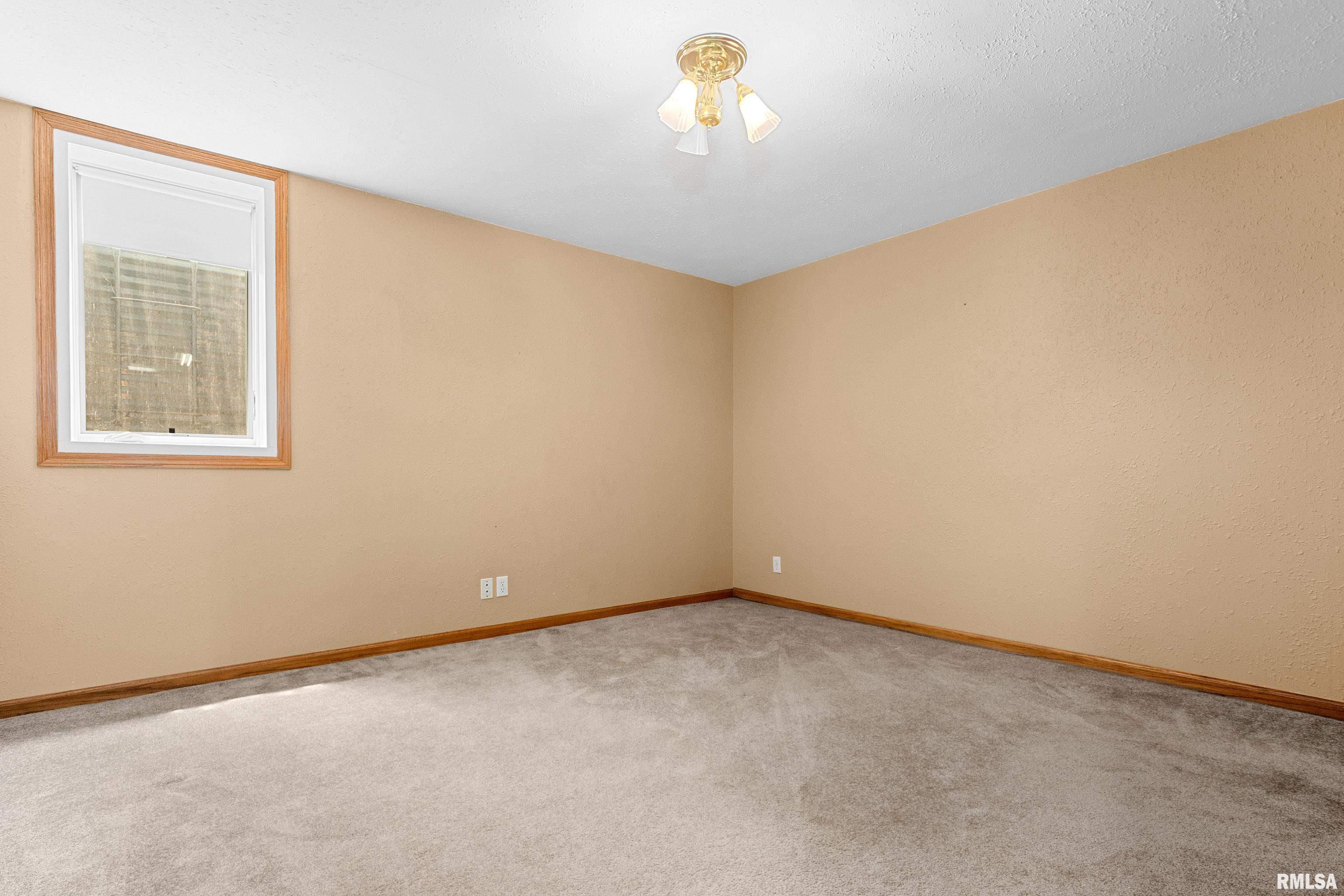 2106 Marigold Drive, Pekin, Illinois image 31