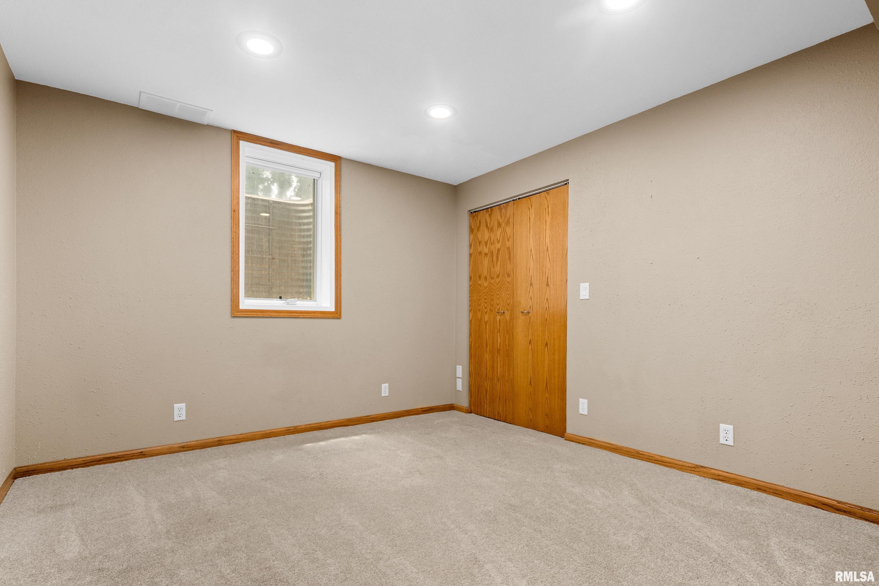 2106 Marigold Drive, Pekin, Illinois image 29