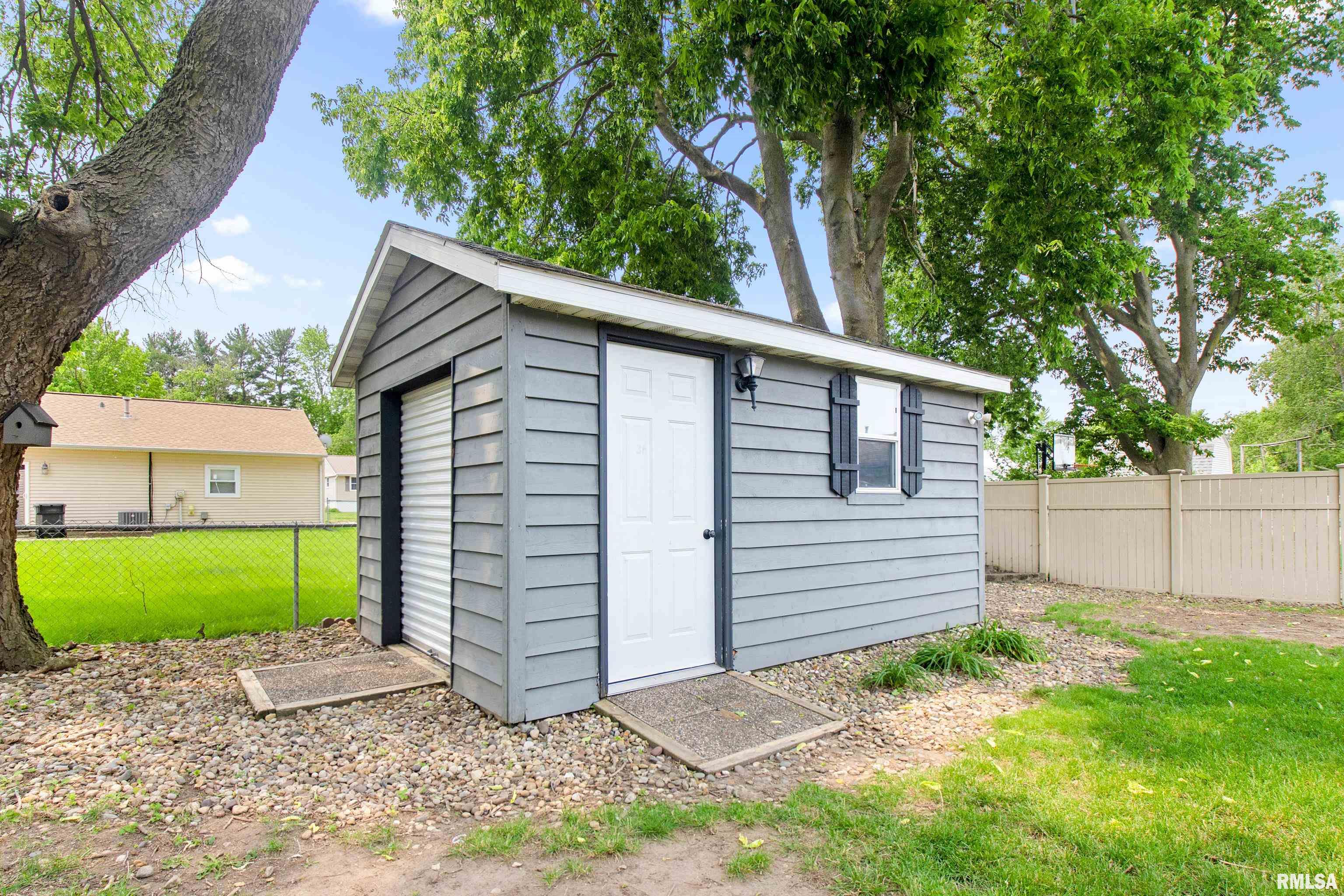 2106 Marigold Drive, Pekin, Illinois image 8