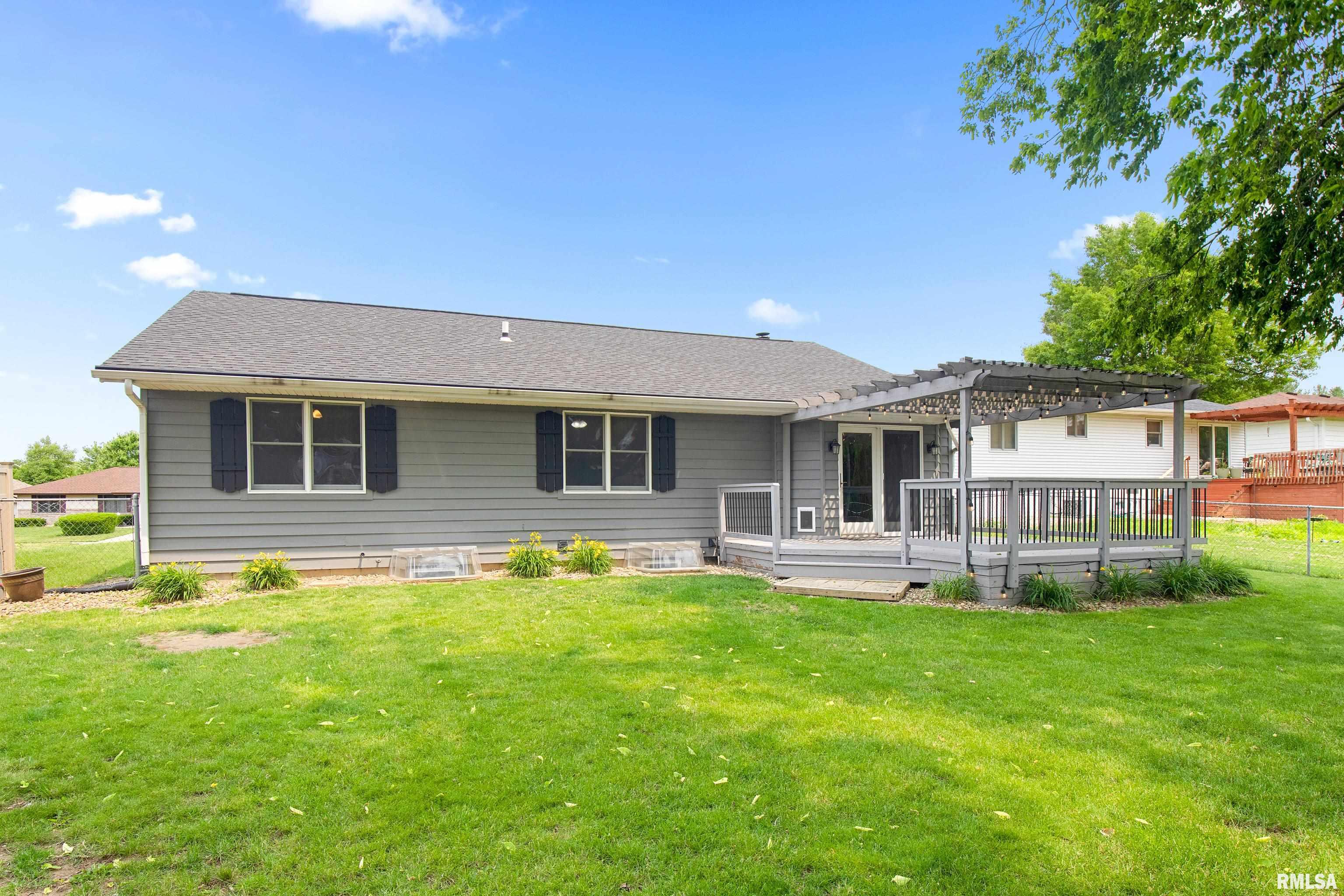 2106 Marigold Drive, Pekin, Illinois image 4