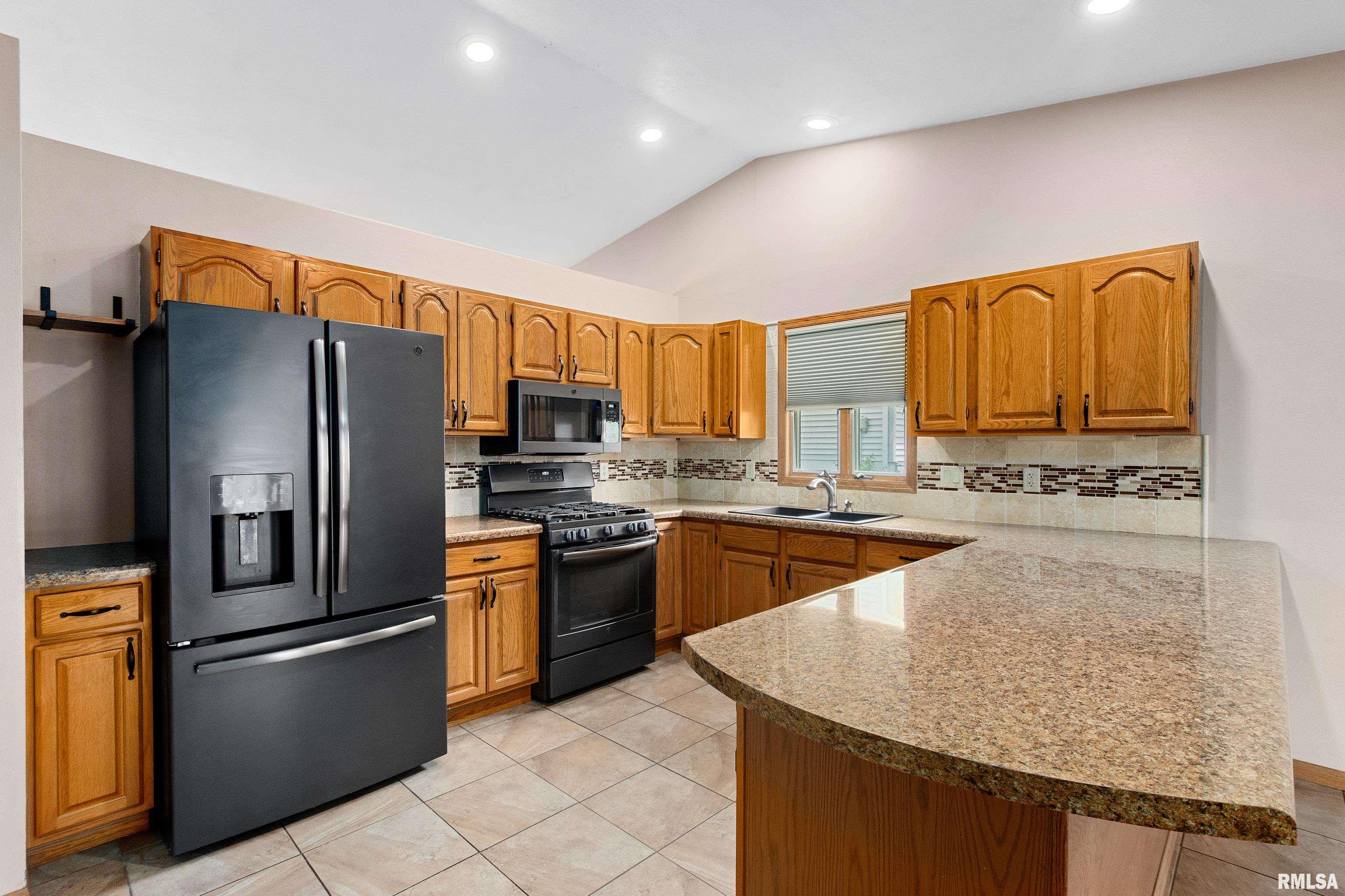 2106 Marigold Drive, Pekin, Illinois image 11