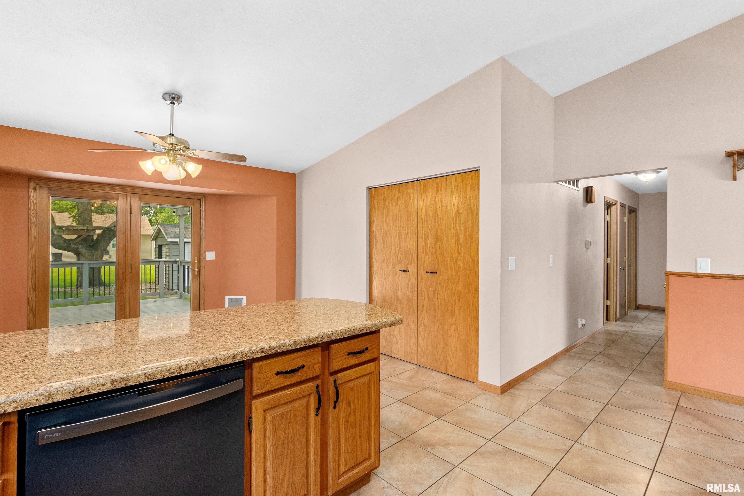 2106 Marigold Drive, Pekin, Illinois image 13
