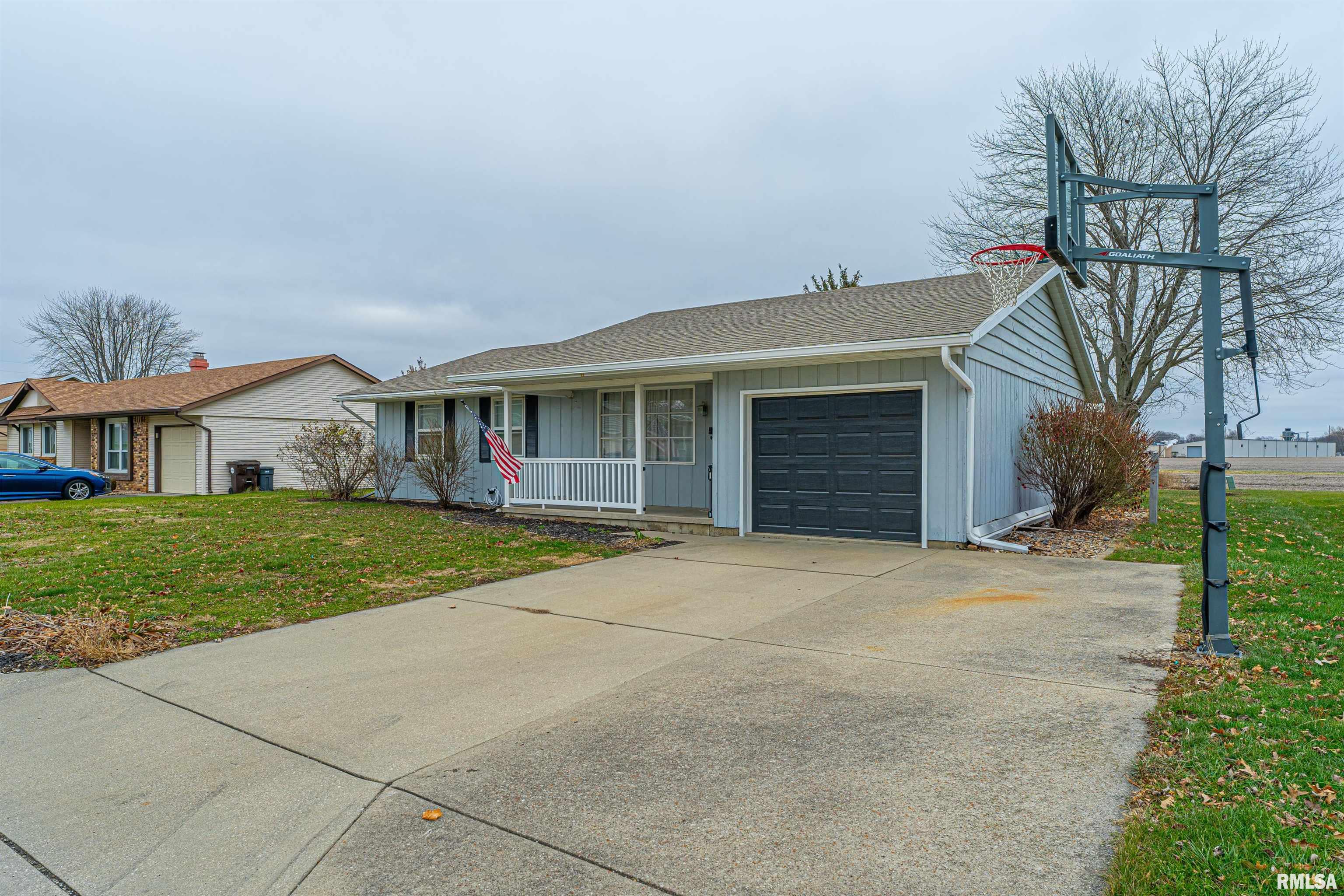 410 Holly Drive, Lincoln, Illinois image 2