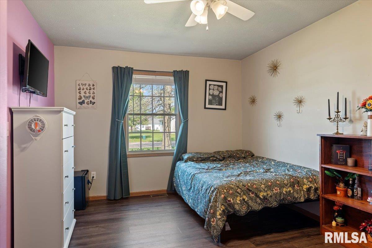 504 N Bitterroot Drive, Athens, Illinois image 20
