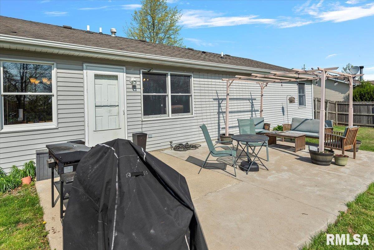 504 N Bitterroot Drive, Athens, Illinois image 30