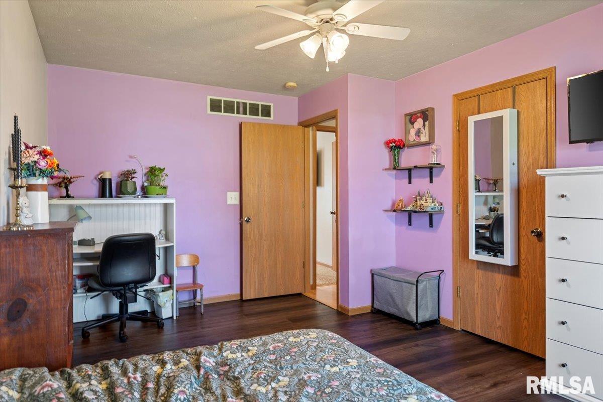 504 N Bitterroot Drive, Athens, Illinois image 21
