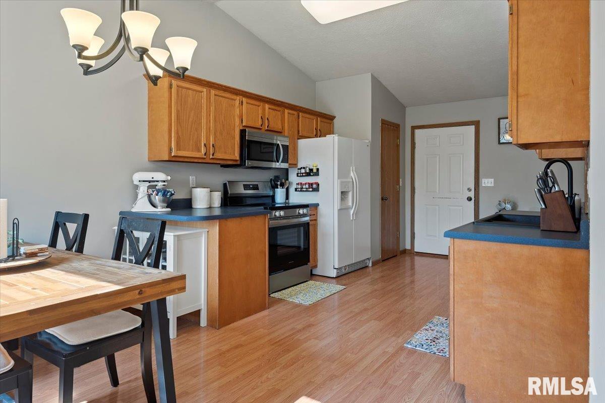 504 N Bitterroot Drive, Athens, Illinois image 8