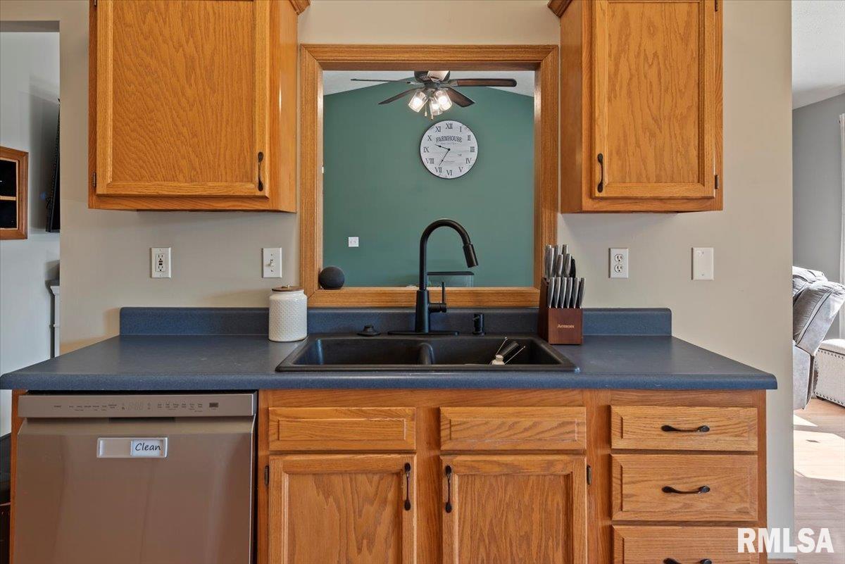 504 N Bitterroot Drive, Athens, Illinois image 13